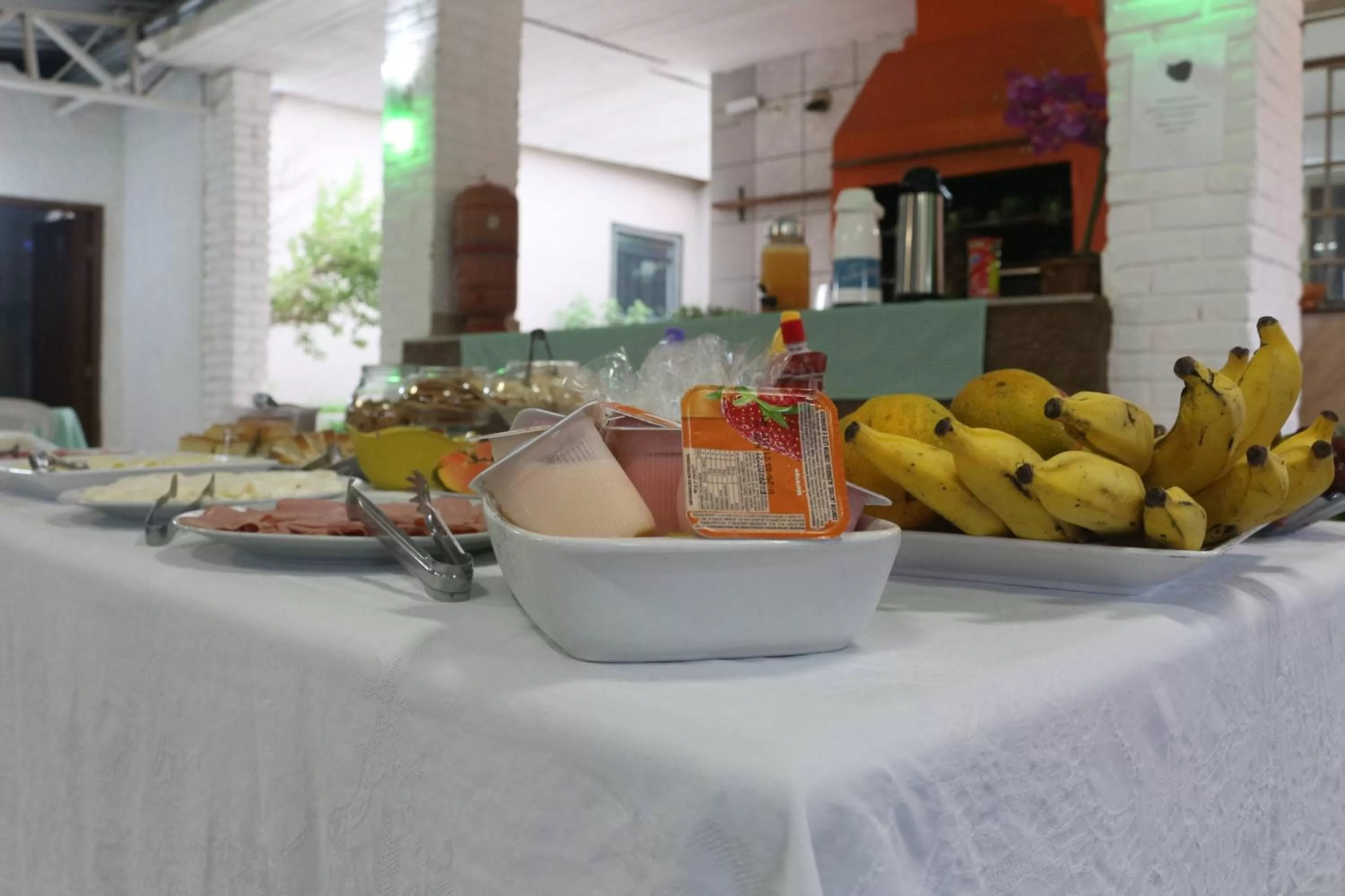 Breakfast, Food in Pousada Caminho Dos Sinos