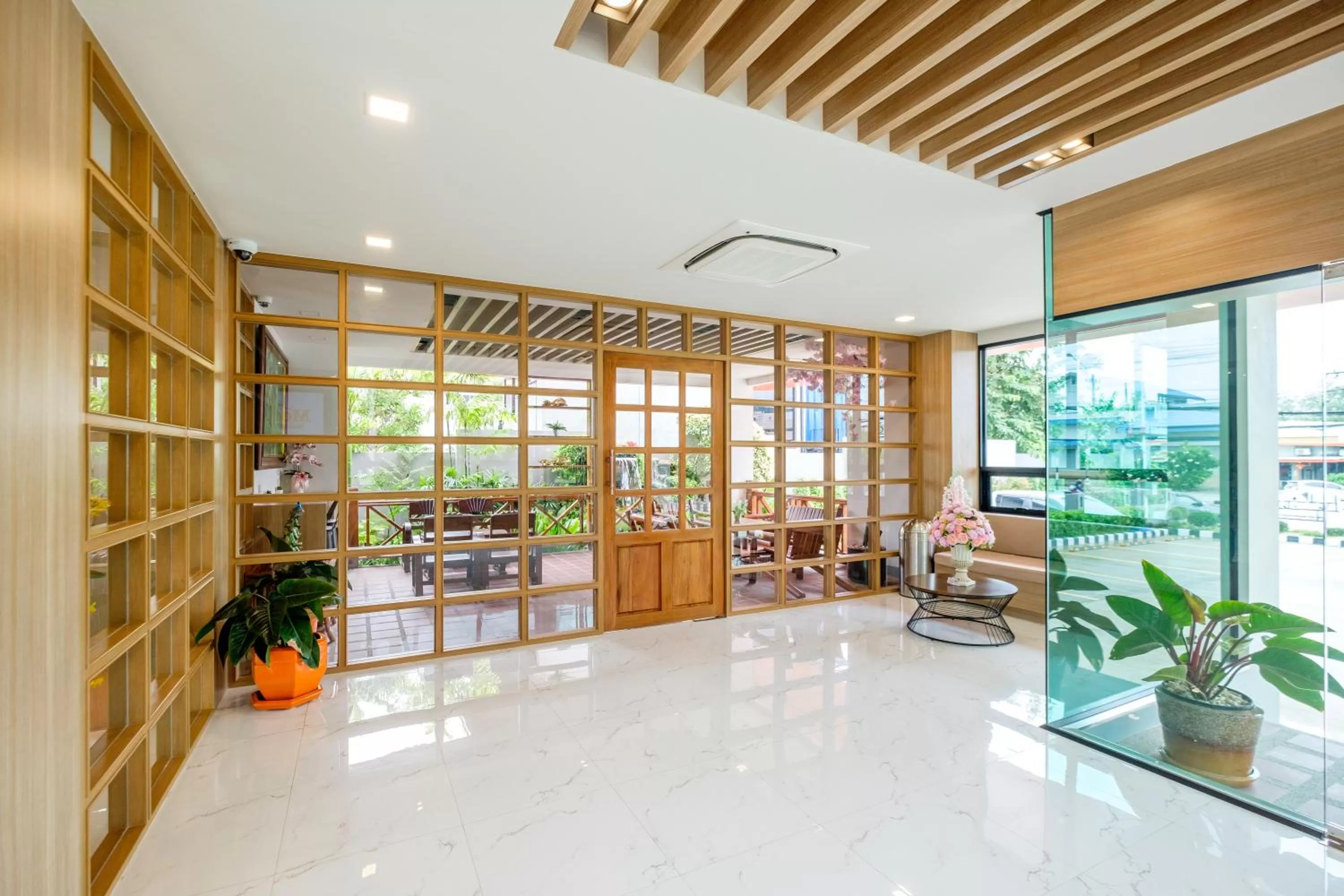 Lobby or reception in Monte Maesot hotel