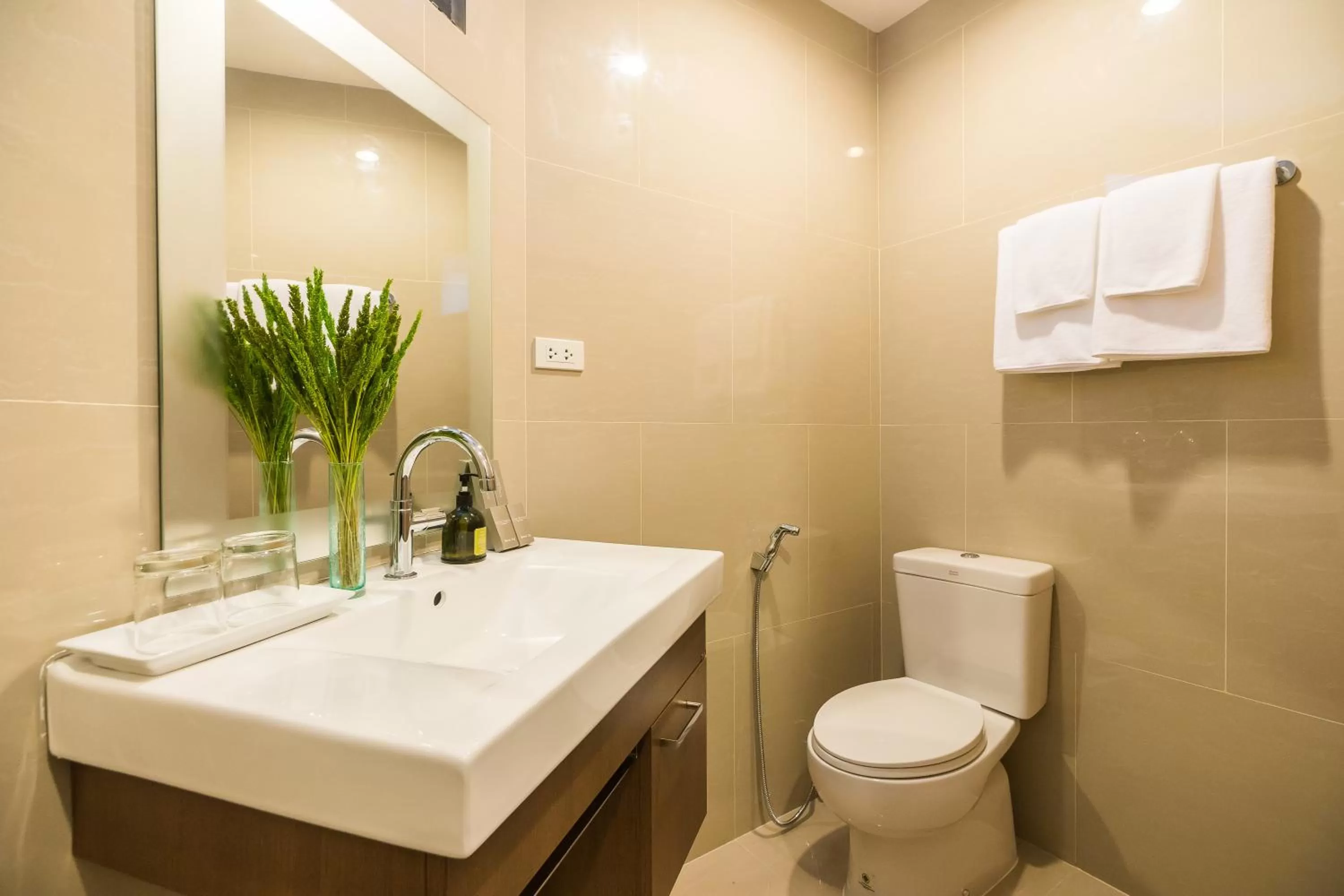 Bathroom in Asoke Residence Sukhumvit by UHG