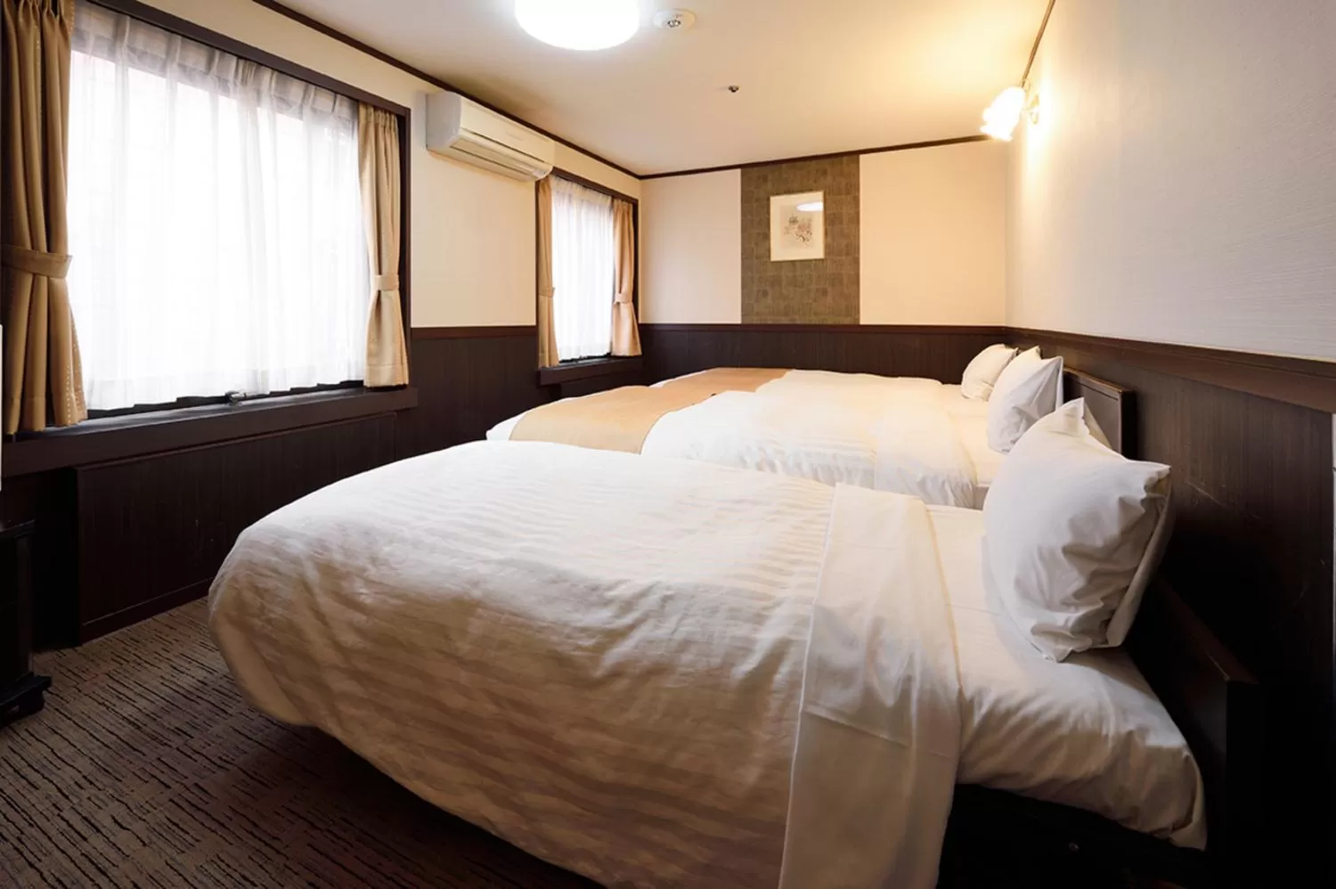 Photo of the whole room, Bed in Belmont Hotel