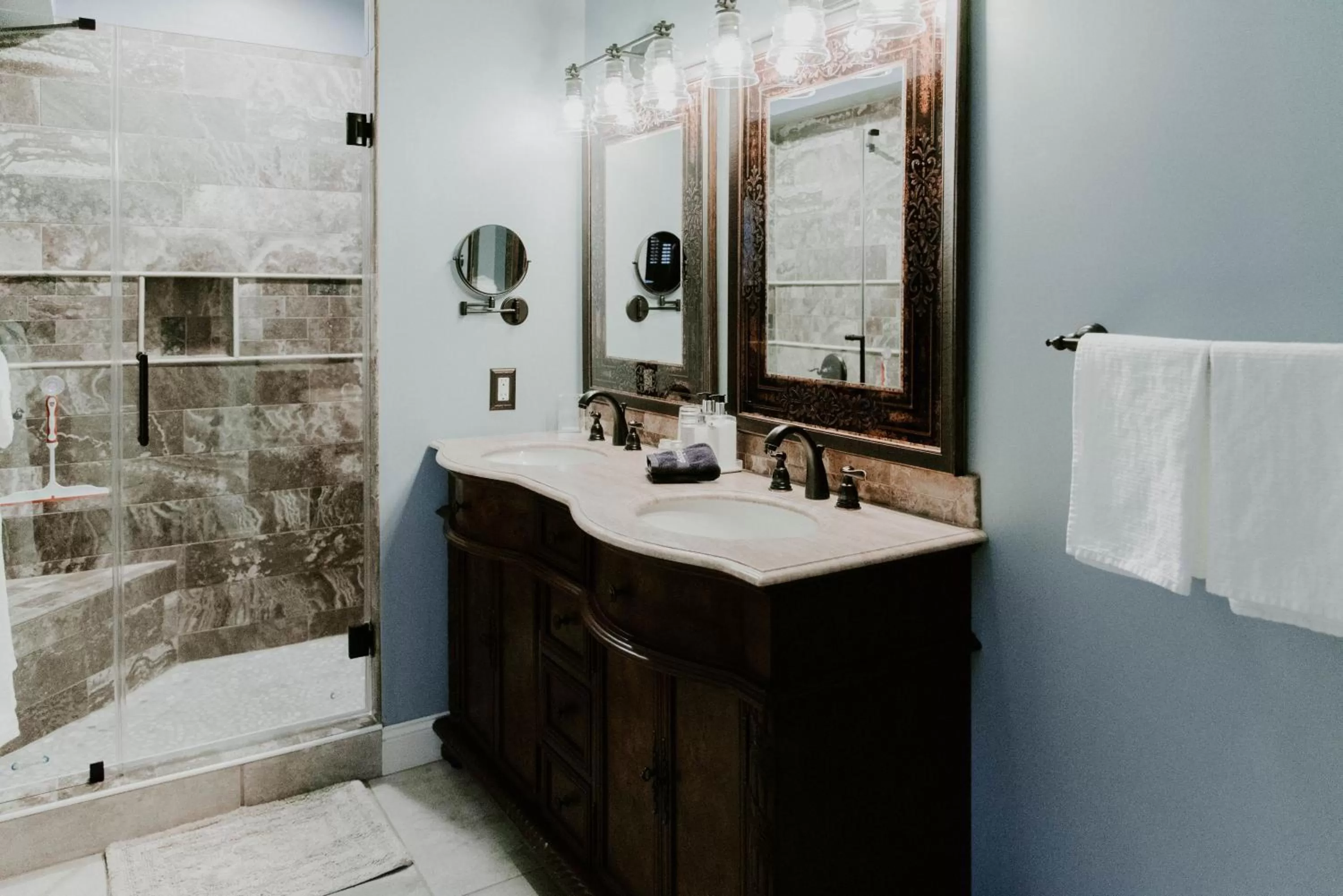 Shower, Bathroom in Georges on York B&B