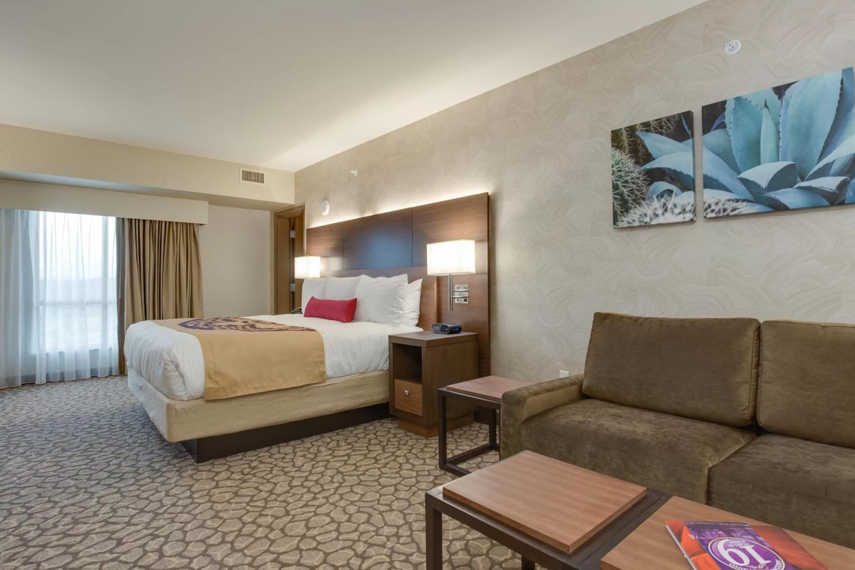 Photo of the whole room, Bed in Cliff Castle Casino Hotel