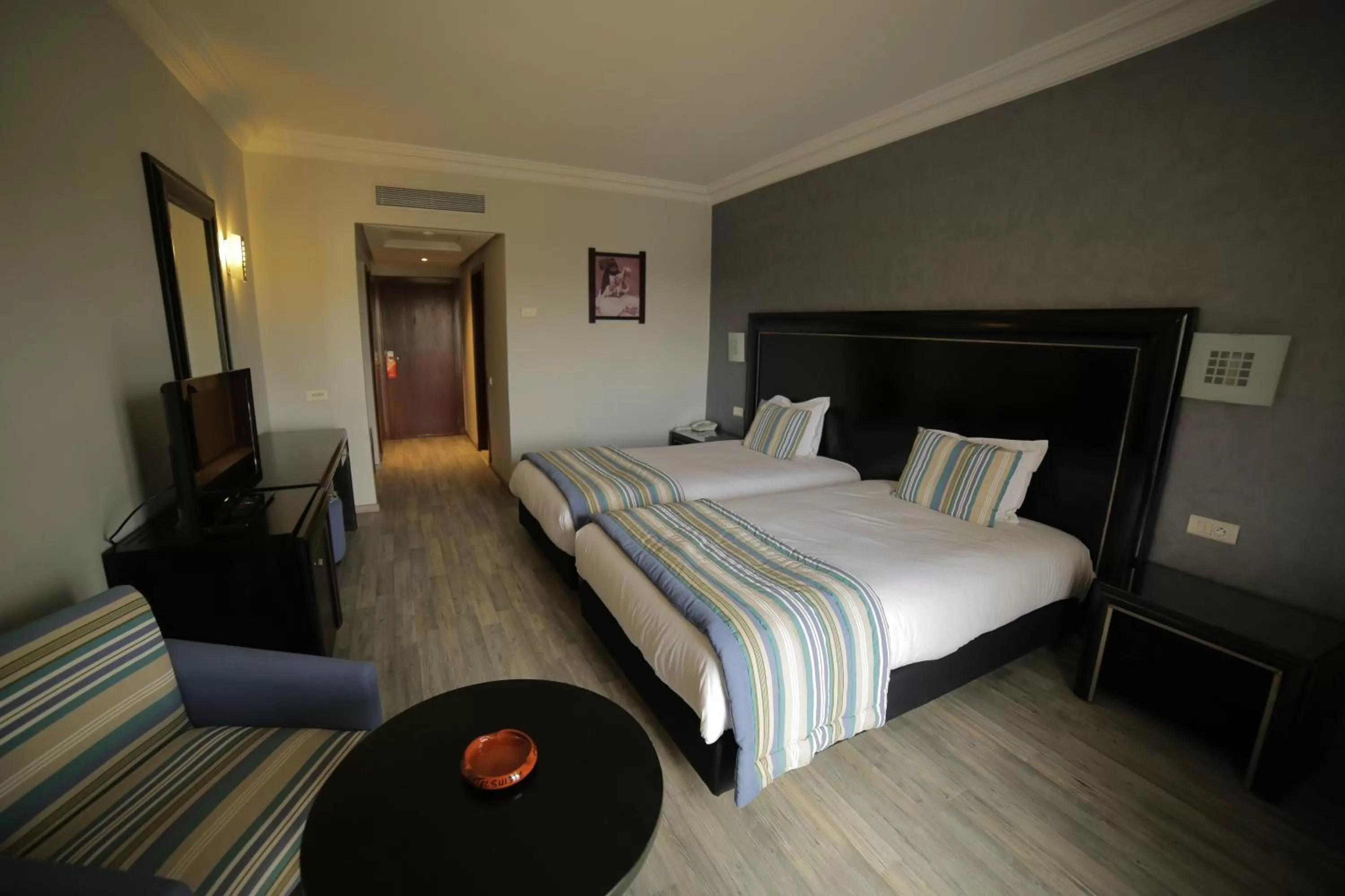 Photo of the whole room, Bed in Hotel Suisse