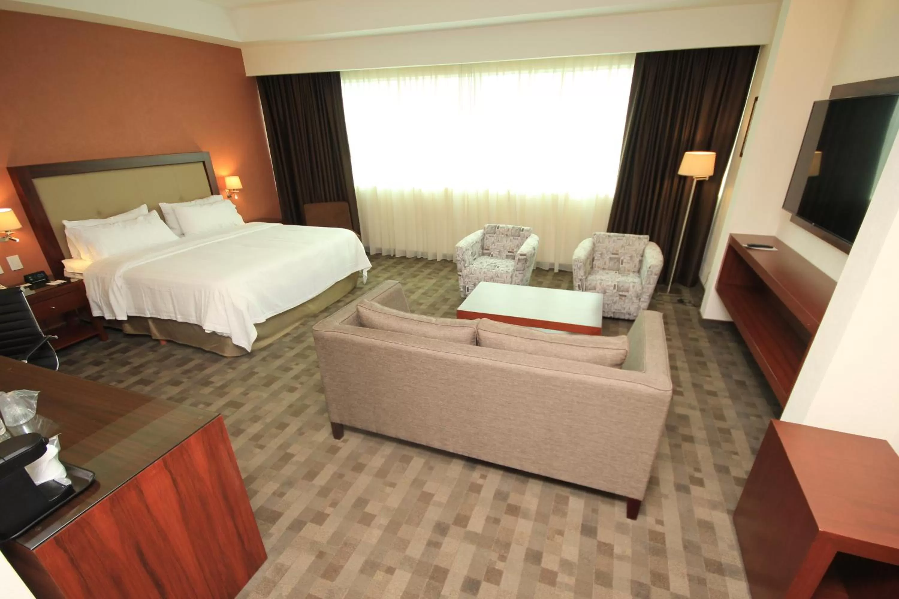 Bedroom, Bed in Holiday Inn & Suites Plaza Mayor by IHG