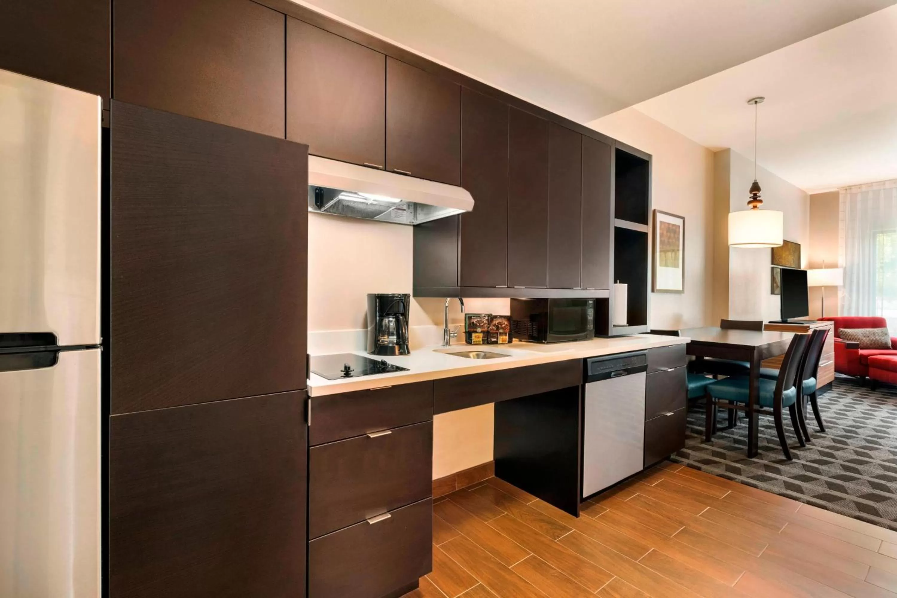 Kitchen or kitchenette in TownePlace Suites by Marriott Pittsburgh Airport/Robinson Township