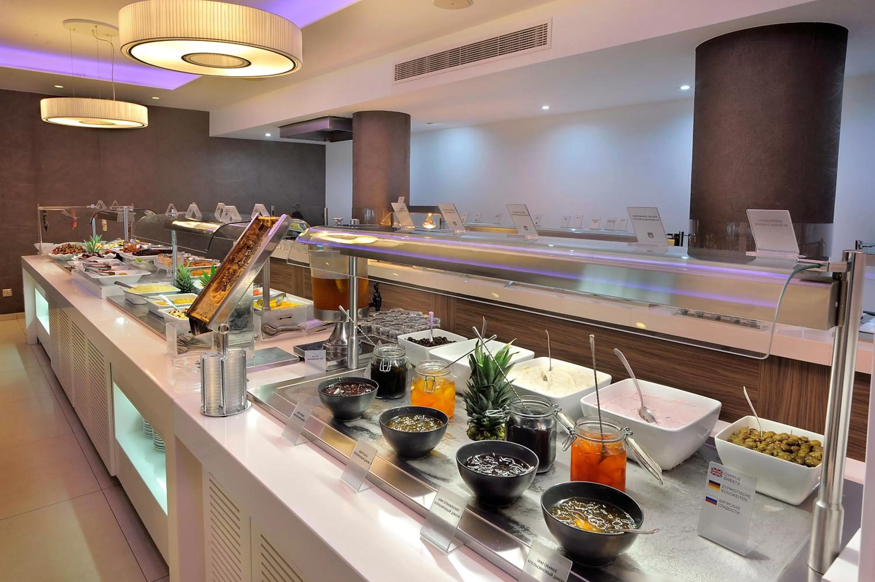 Breakfast in Nestor Hotel