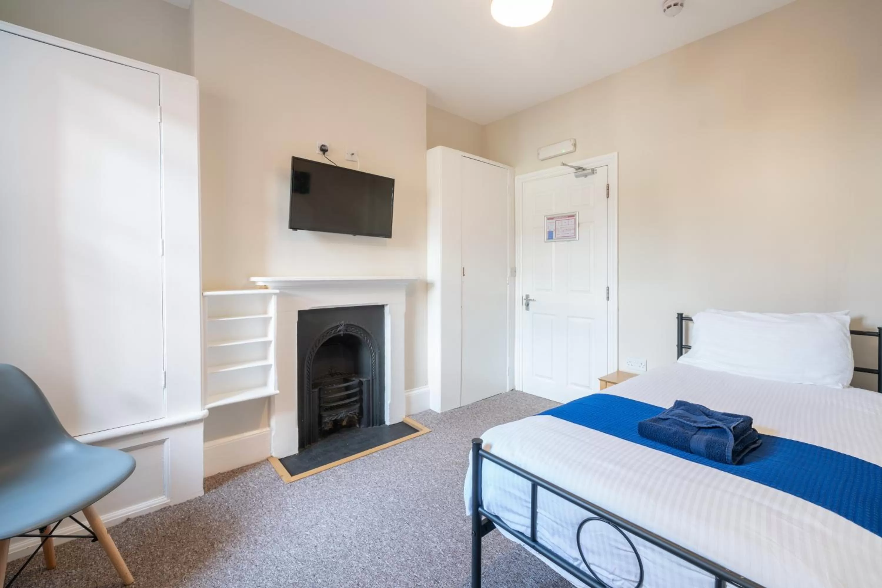 Bed in The Veteran Hotel & Bar