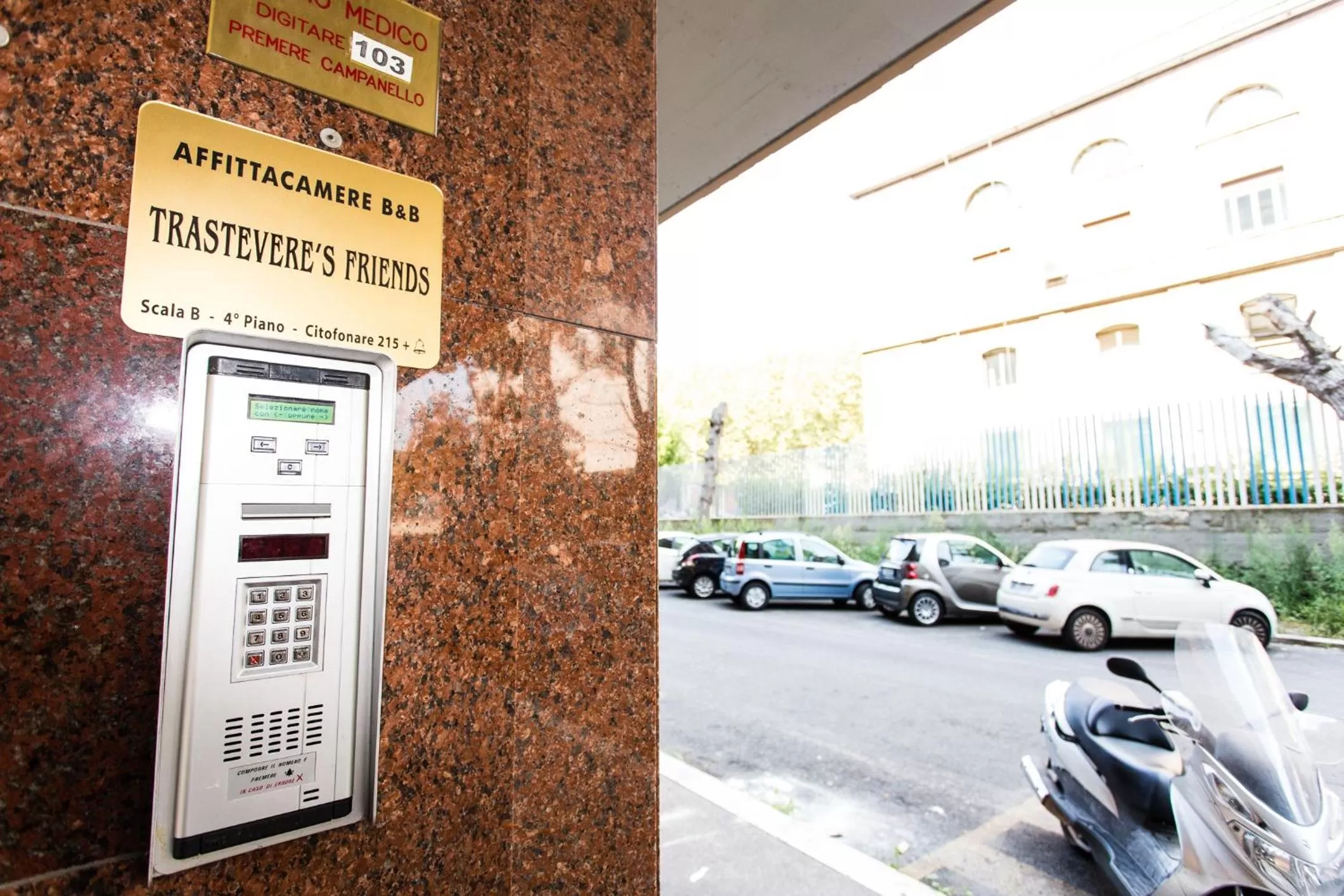 Facade/entrance in Trastevere's Friends