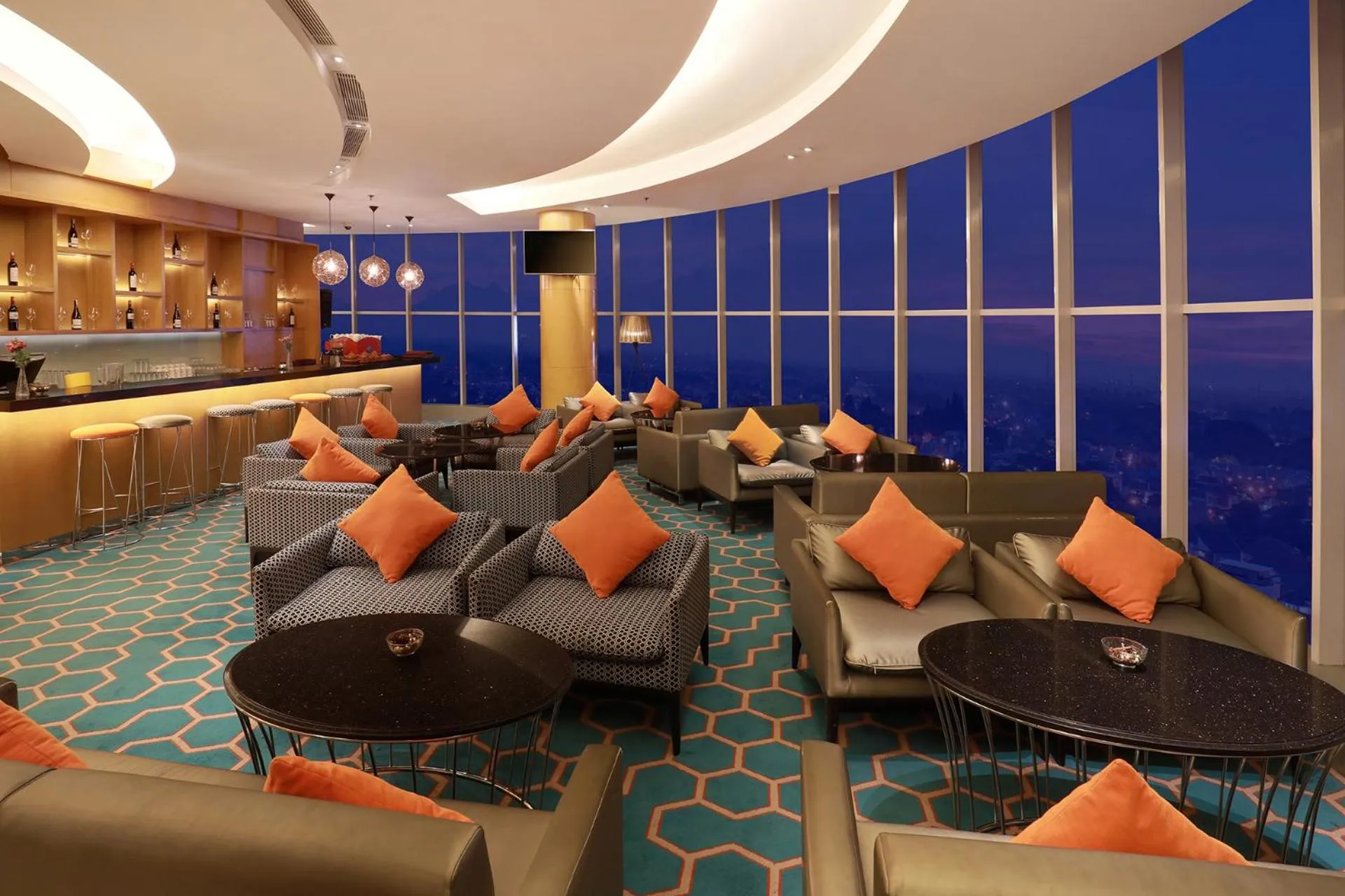 Lounge or bar in Hotel Ciputra Cibubur managed by Swiss-Belhotel International