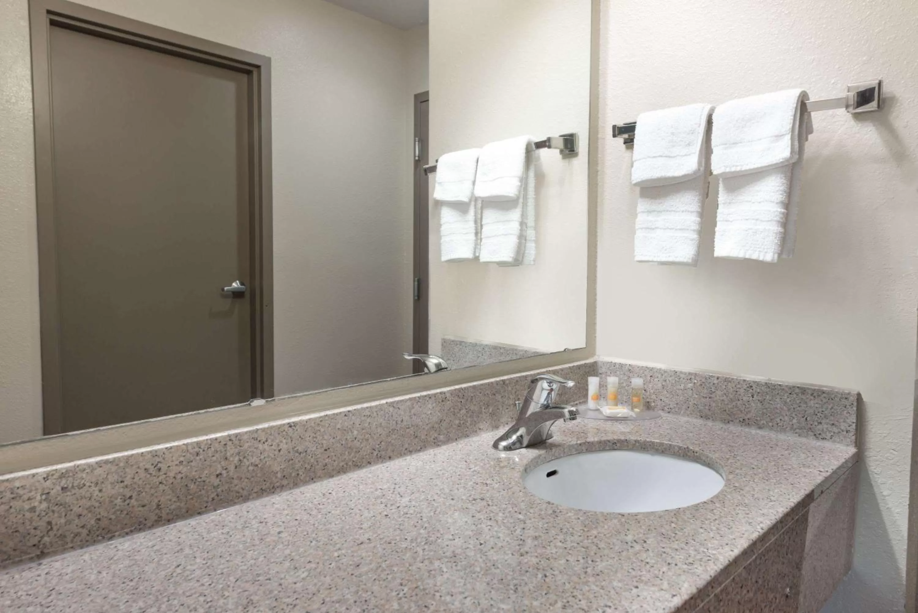 Photo of the whole room in Days Inn by Wyndham St Peters/St Charles