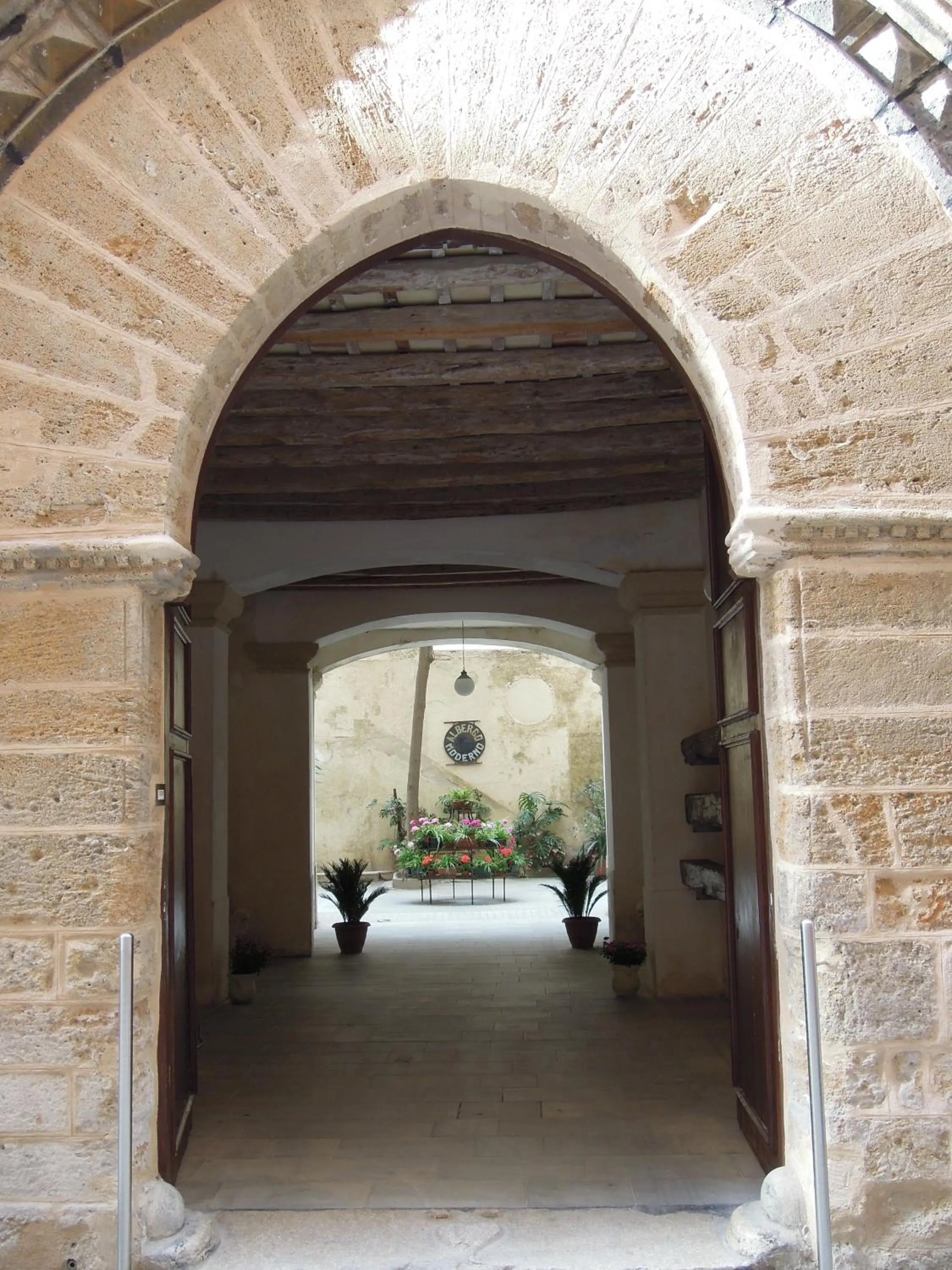 Facade/entrance in Hotel Moderno