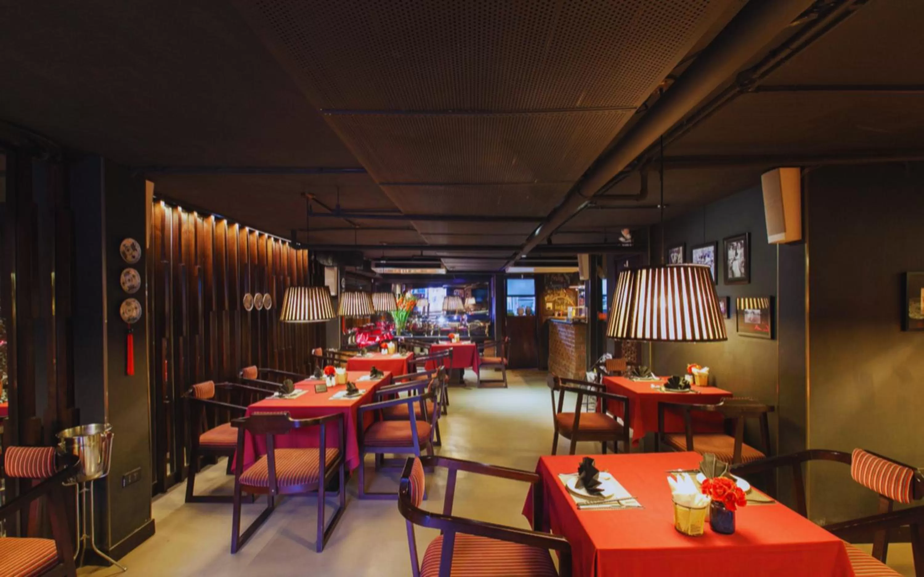 Restaurant/places to eat in Hotel Emerald Waters Classy