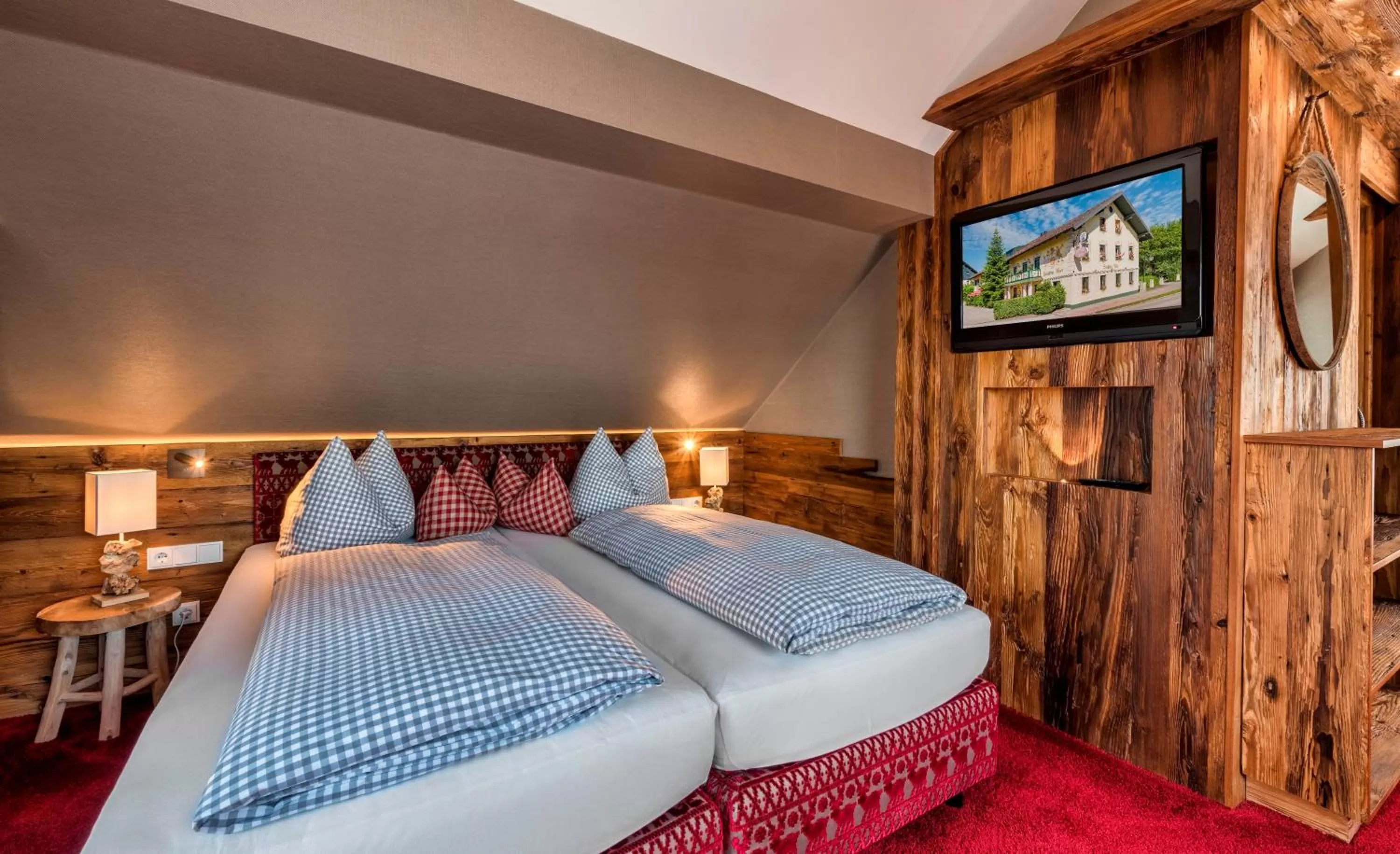 Bed in Hotel Schäfflerwirt