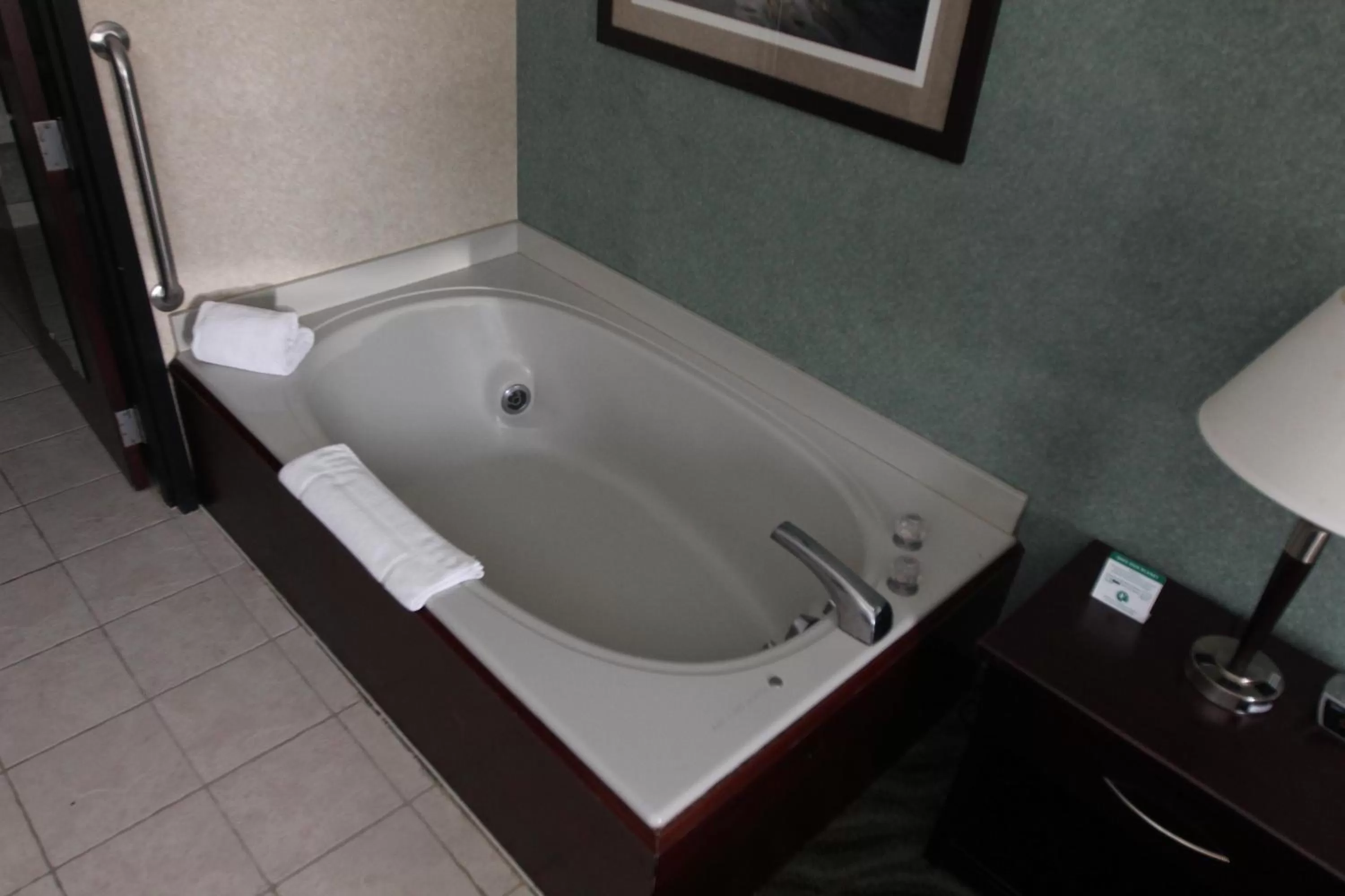 Bath in Days Inn & Suites by Wyndham Rochester Hills MI