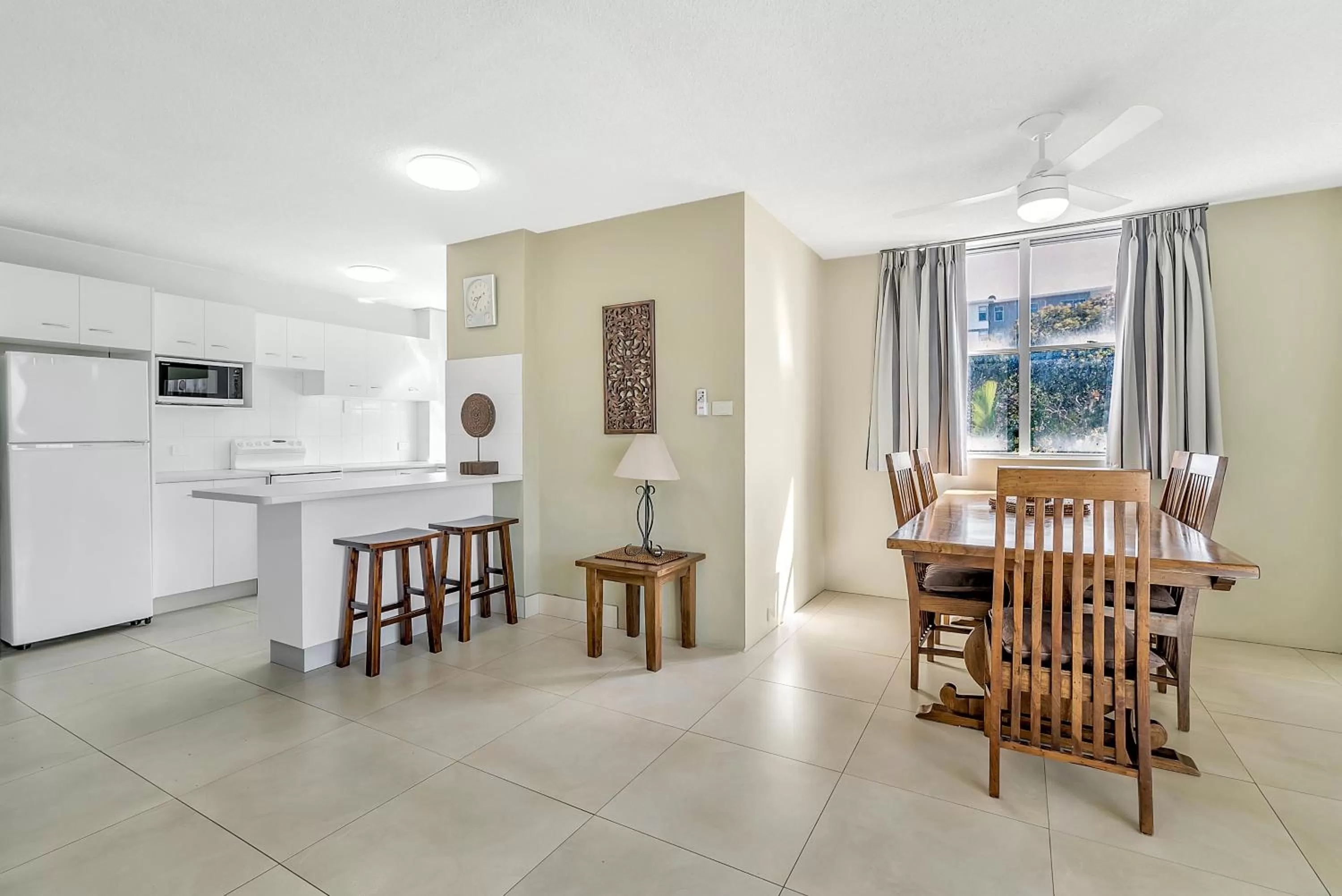 Dining area in Tradewinds Apartments
