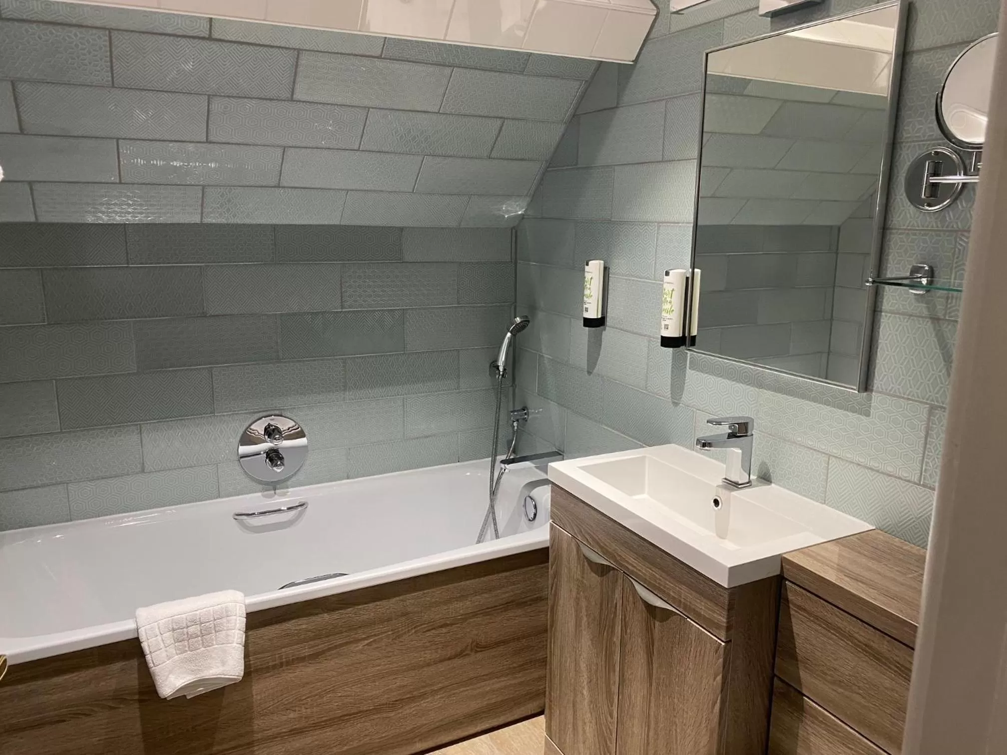 Bath in The Lodge At Meyrick Park