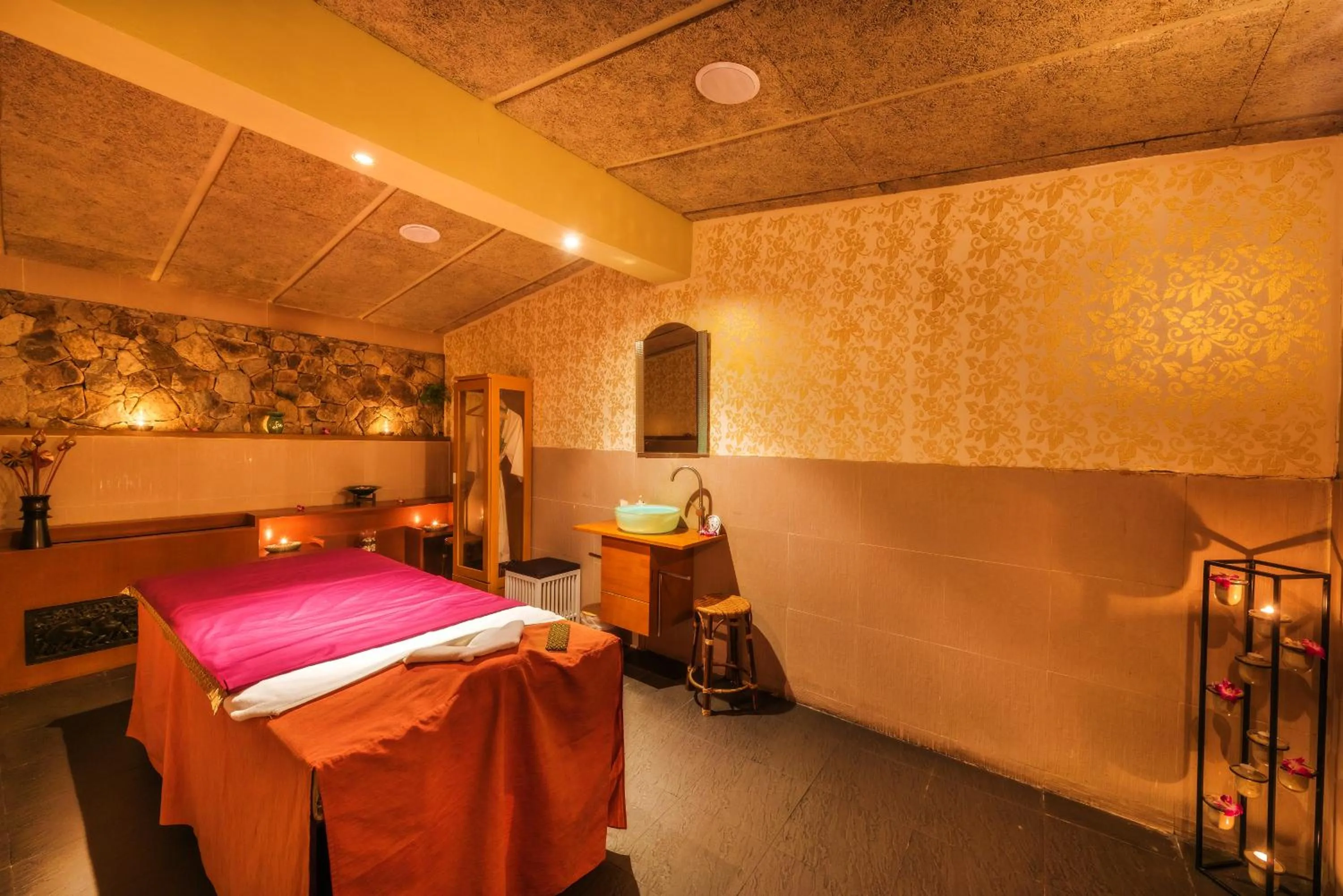 Spa and wellness centre/facilities, Bed in Andaman White Beach Resort - SHA Plus