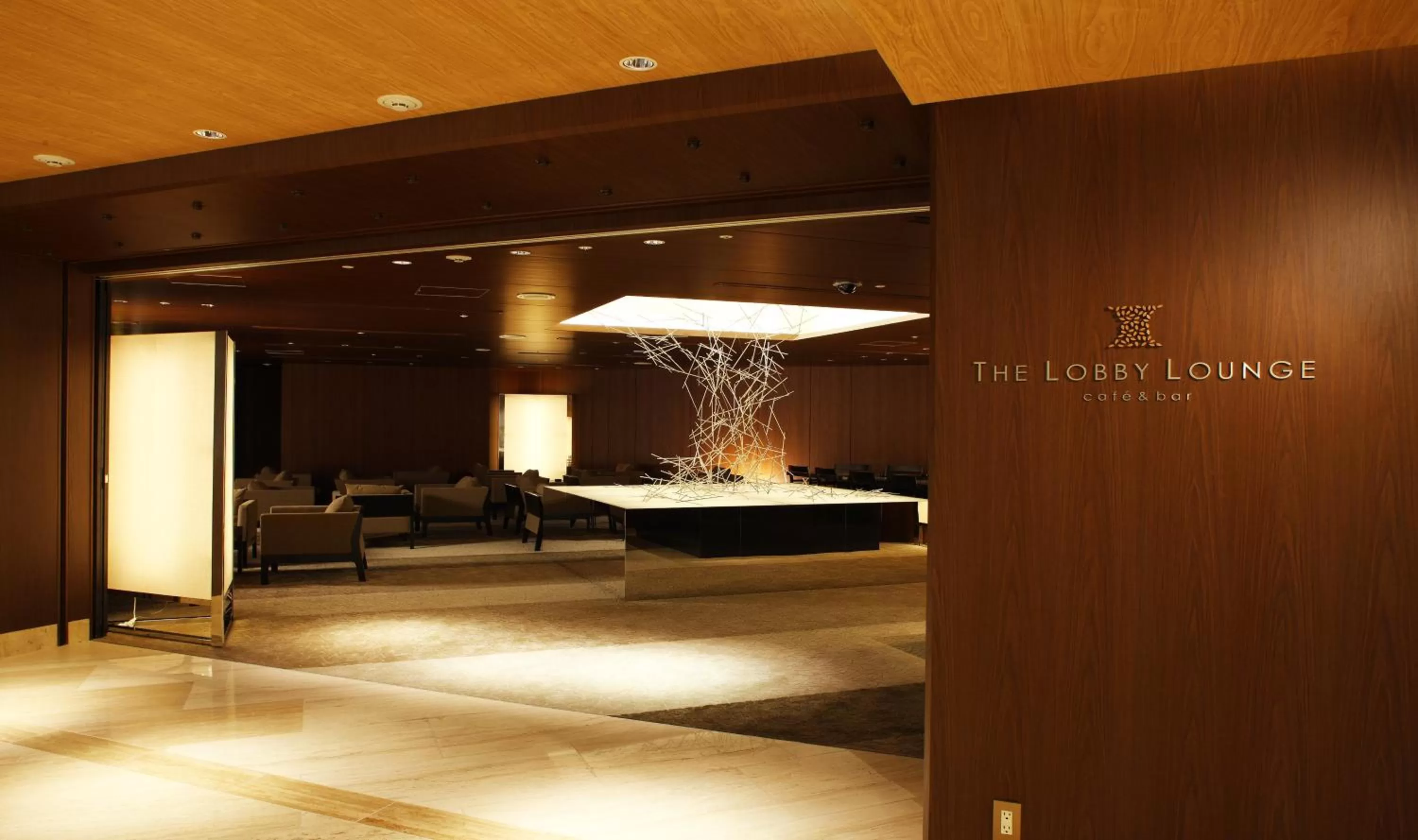 Lounge or bar in ANA Crowne Plaza Osaka by IHG