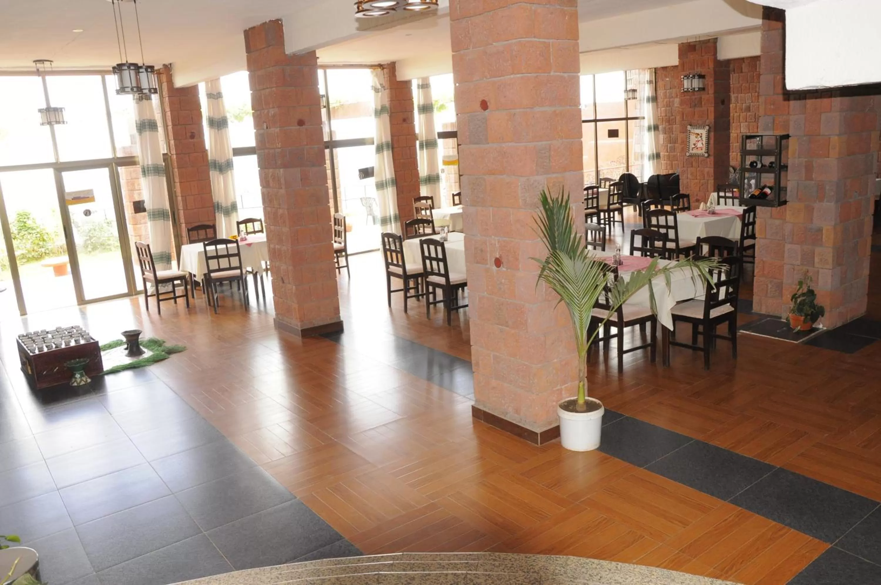 Restaurant/places to eat in Panoramic View Hotel