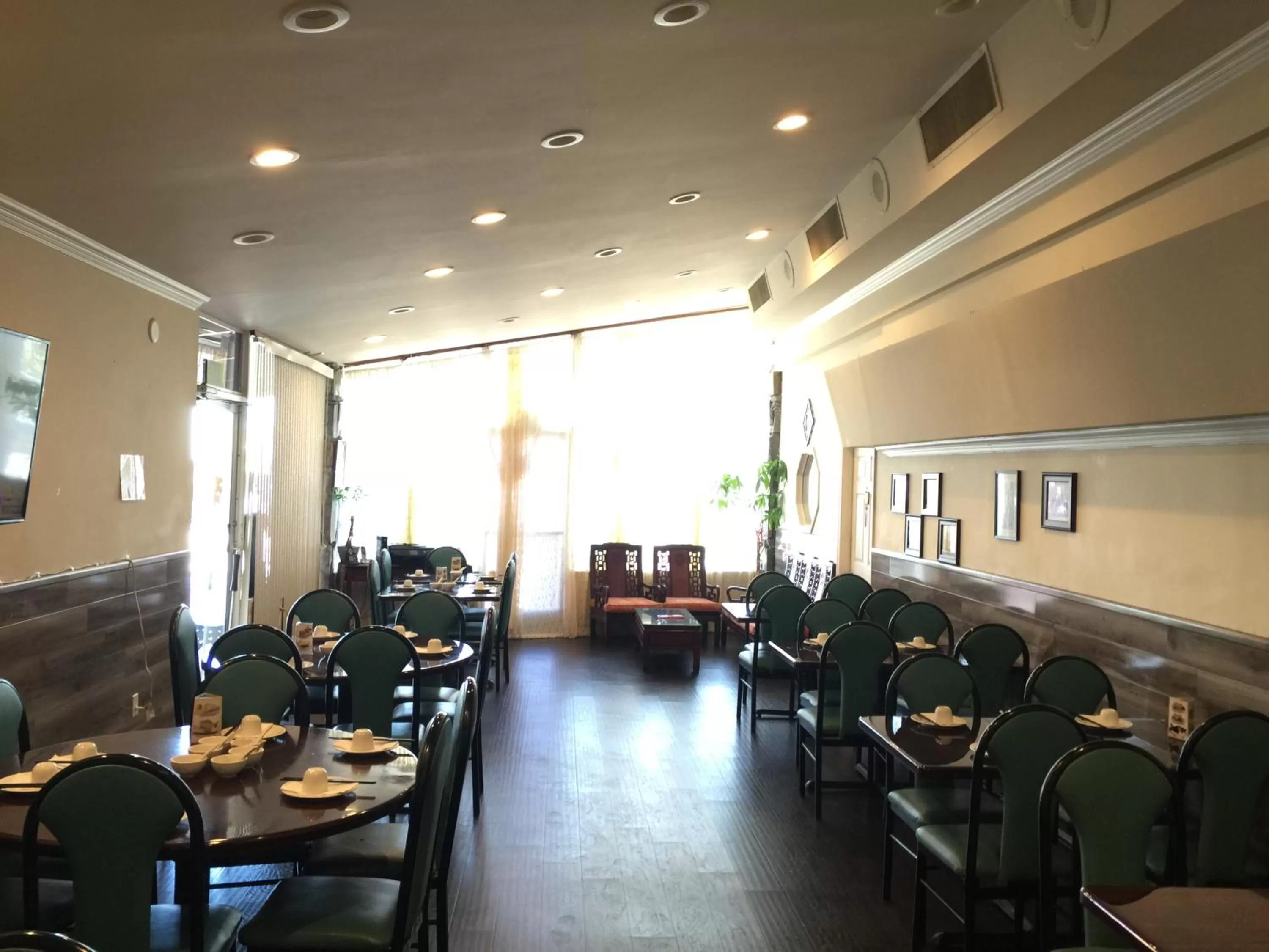 Restaurant/places to eat in Ramada by Wyndham Torrance