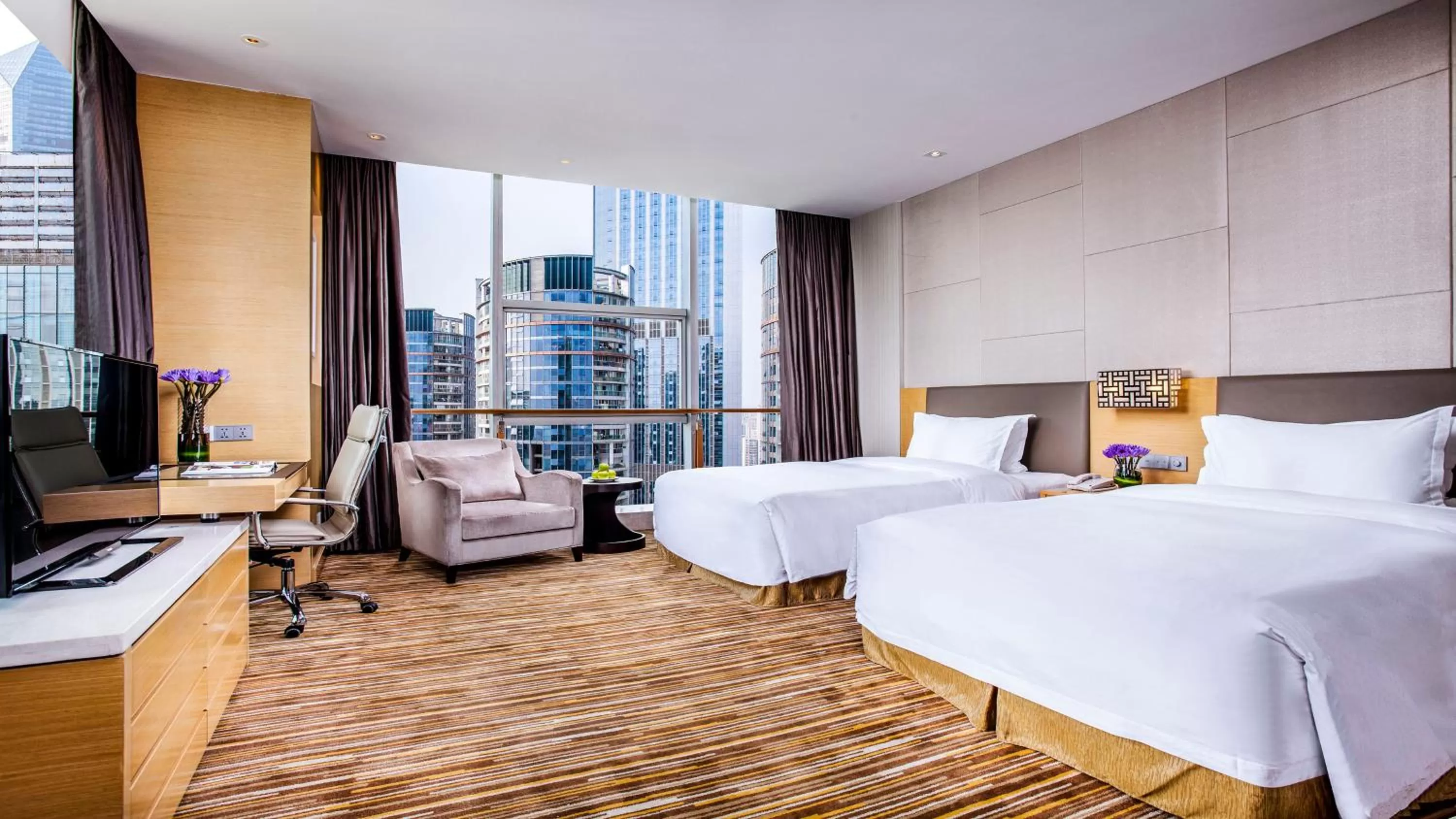 Photo of the whole room, Bed in Holiday Inn Nanchang Riverside by IHG