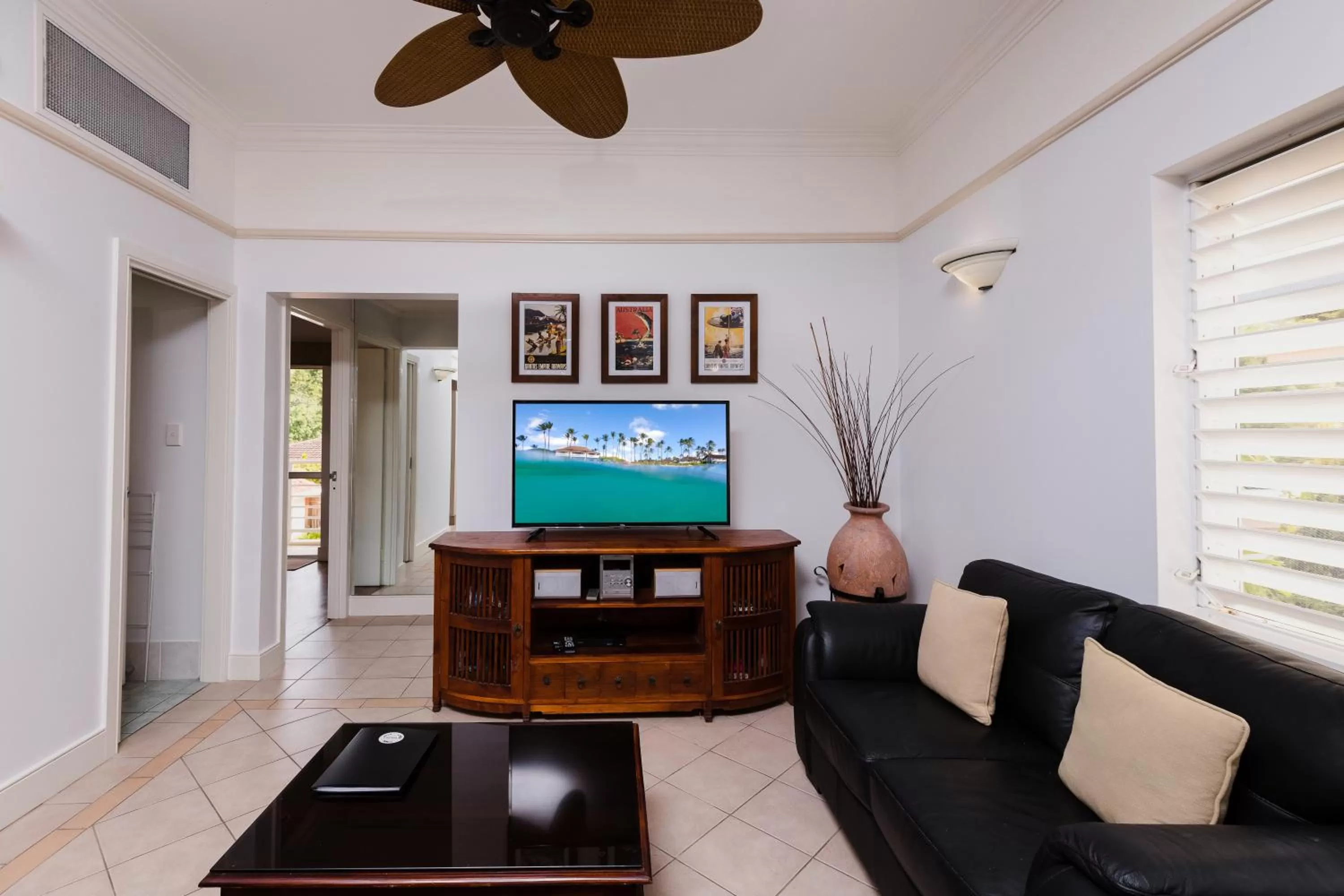 Living room in Villa Beach Palm Cove