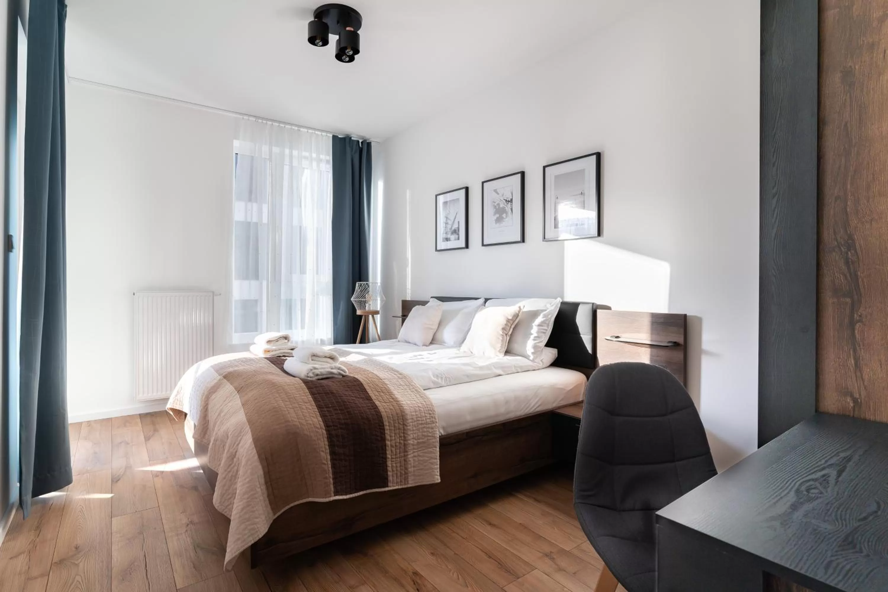 Bed in Symphony Modern Tower Apartamenty