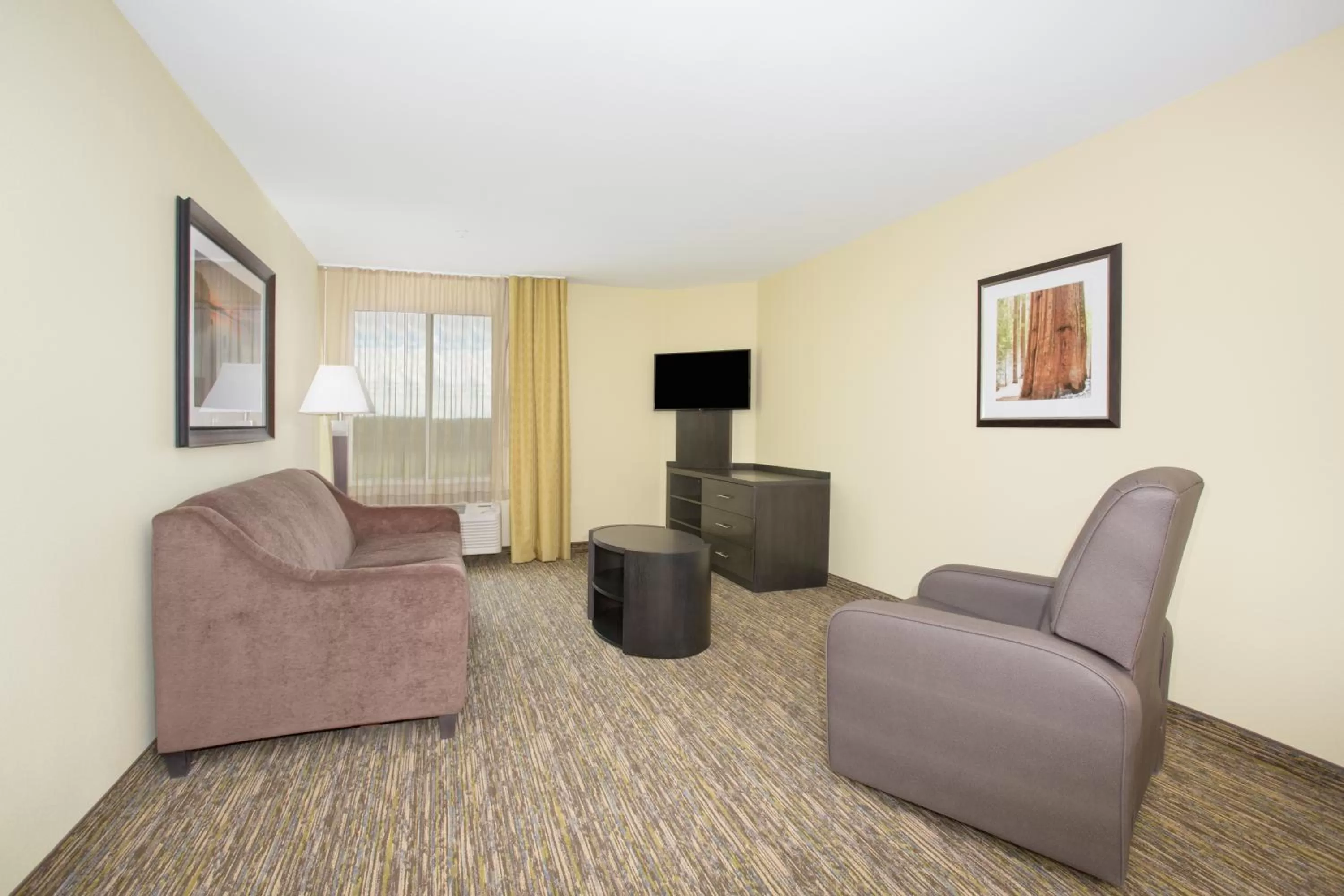 Living room in Candlewood Suites Longmont - Boulder Area by IHG