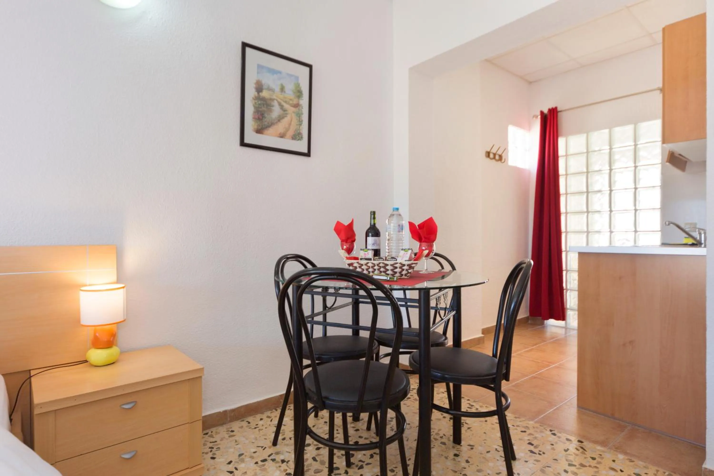 Kitchen or kitchenette in Aparthotel Carrio Sol - Monty´s