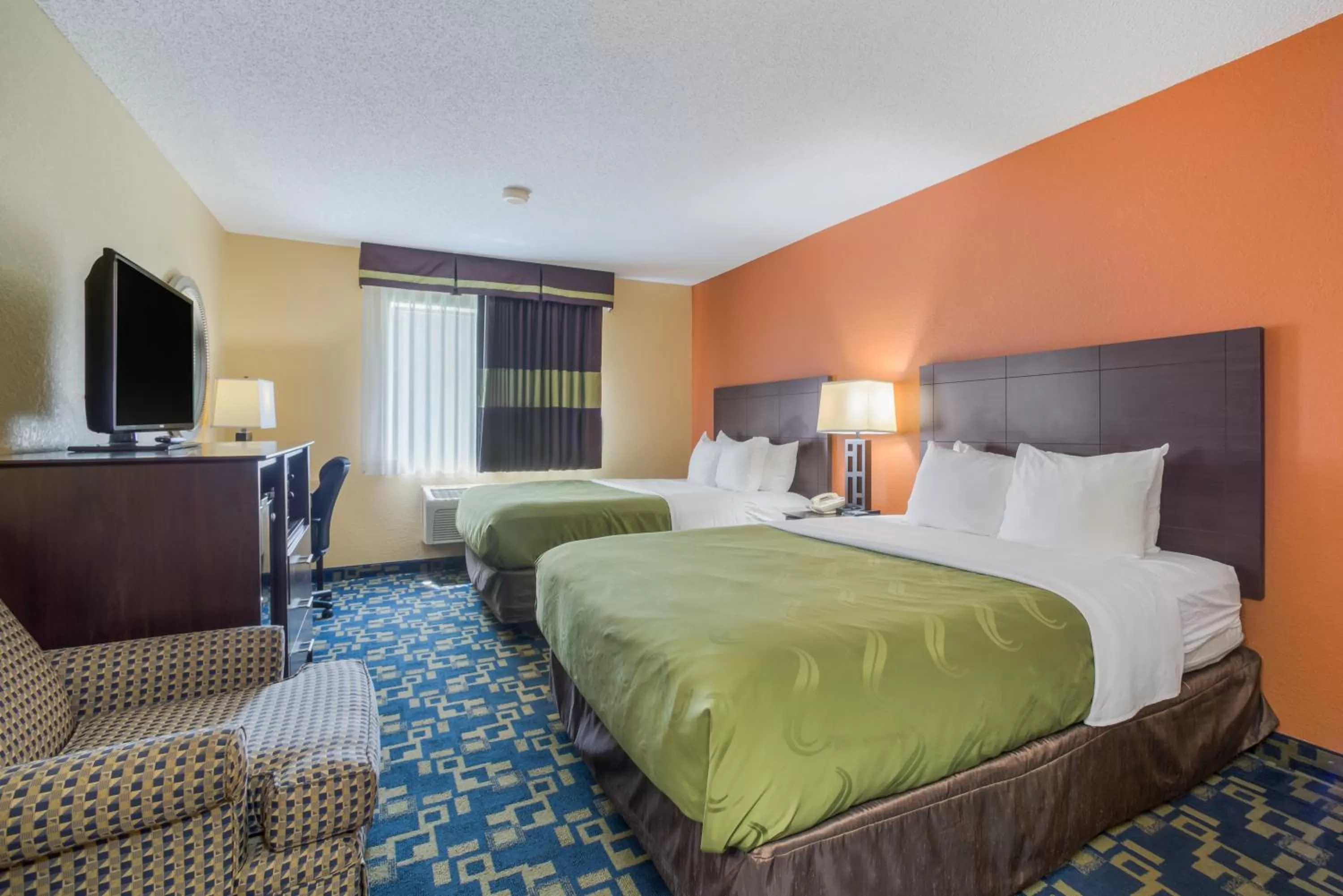 Bed in Quality Inn O'Fallon IL - St Louis