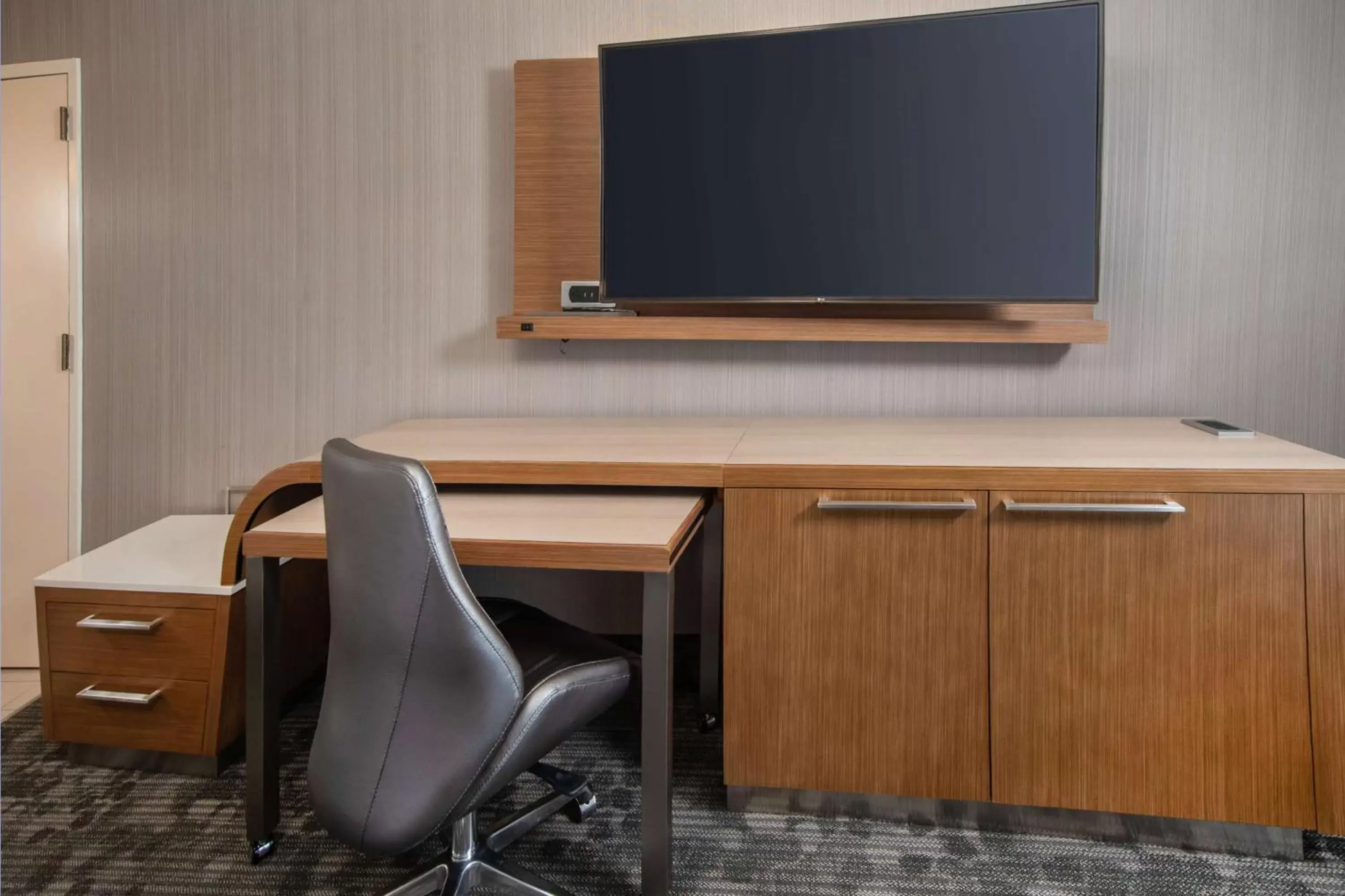 Deluxe Two Queens with Balcony/Patio in Sonesta Select Allentown Bethlehem Airport Deluxe Two Queens with Balcony/Patio in Sonesta Select Allentown Bethlehem Airport