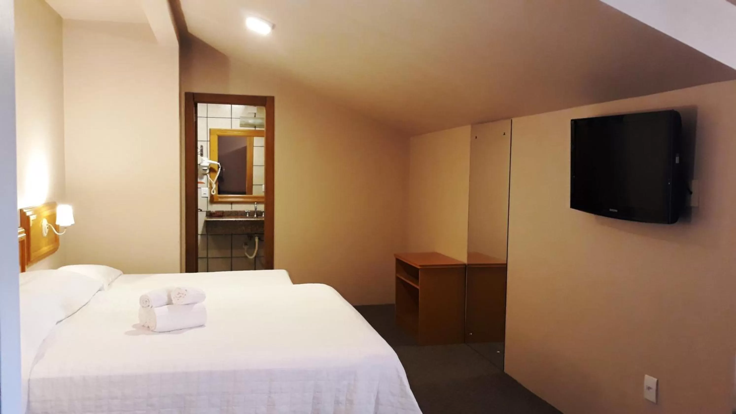 Bed in Farina Park Hotel