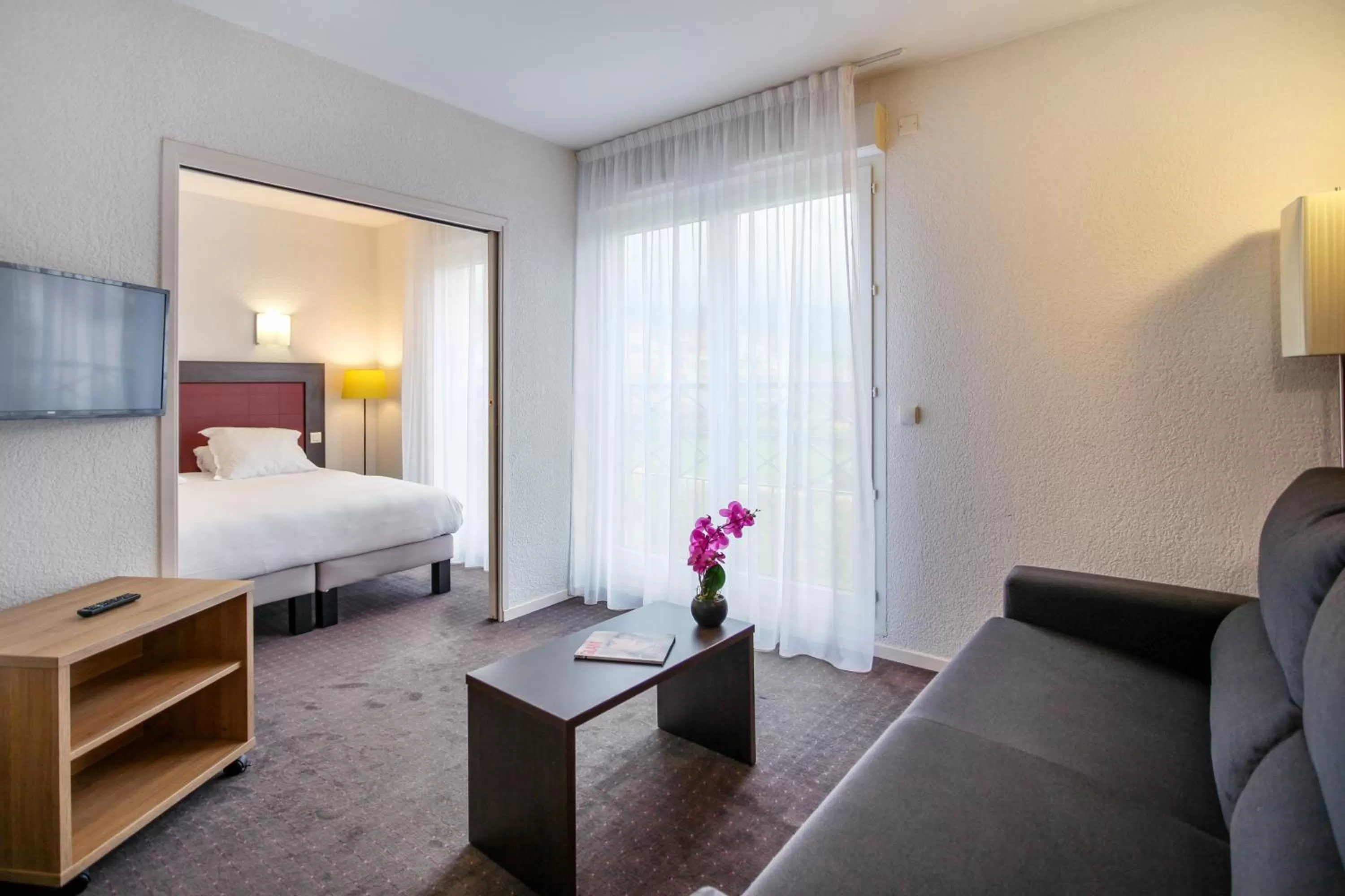 Bed in Quality Aparthotel Divonne - Portes de Geneve