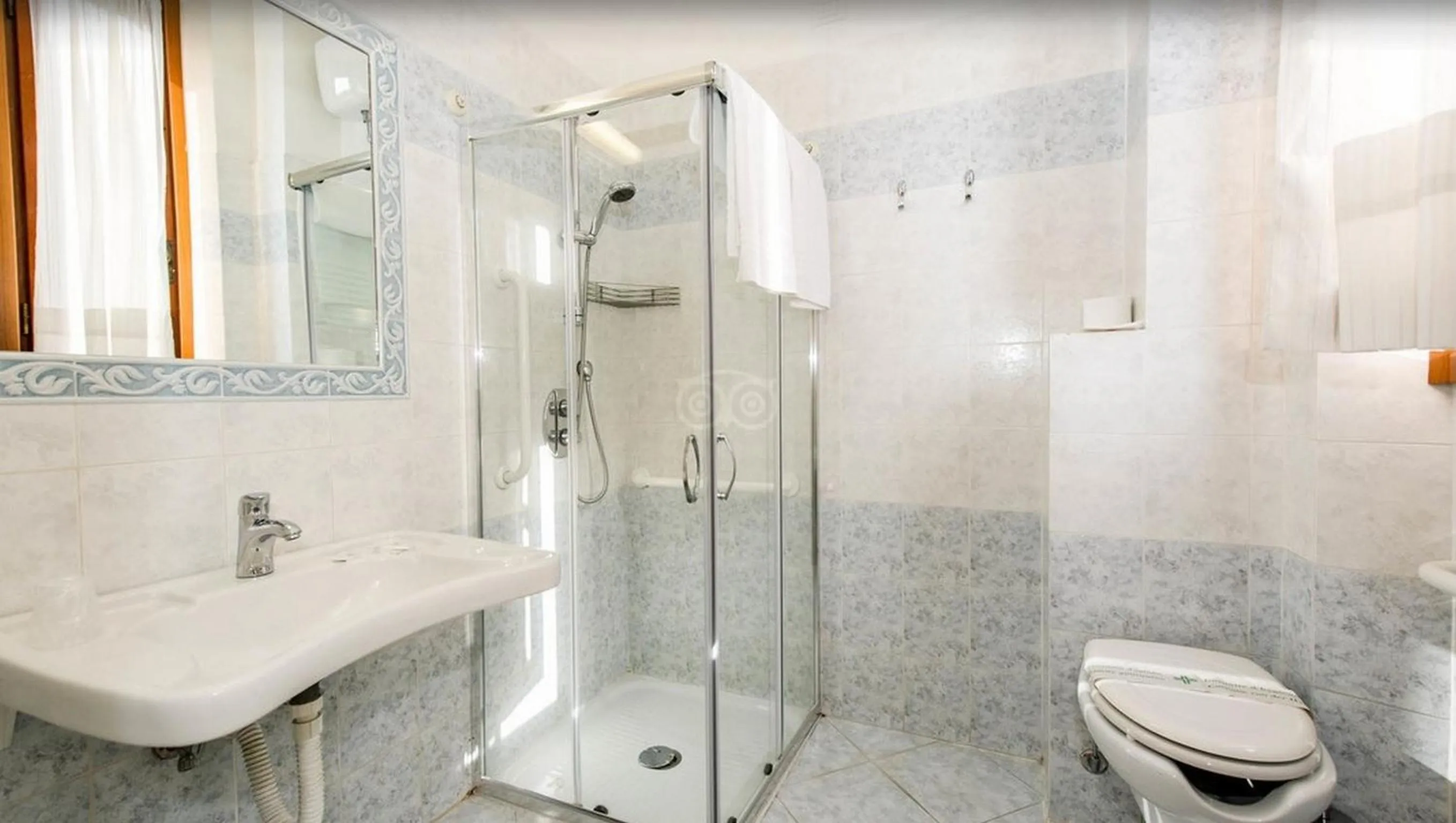 Shower in Hotel Leopolda