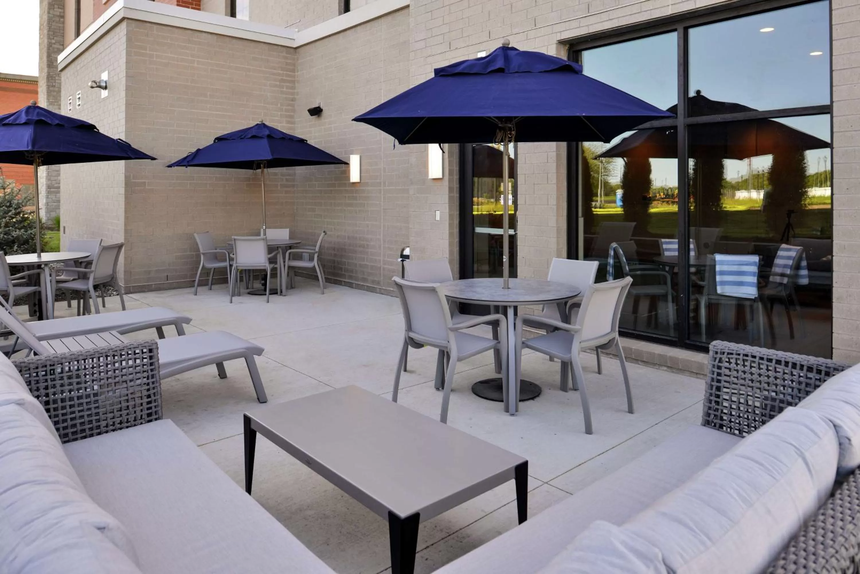Patio in Hampton Inn Cedar Falls Downtown, Ia