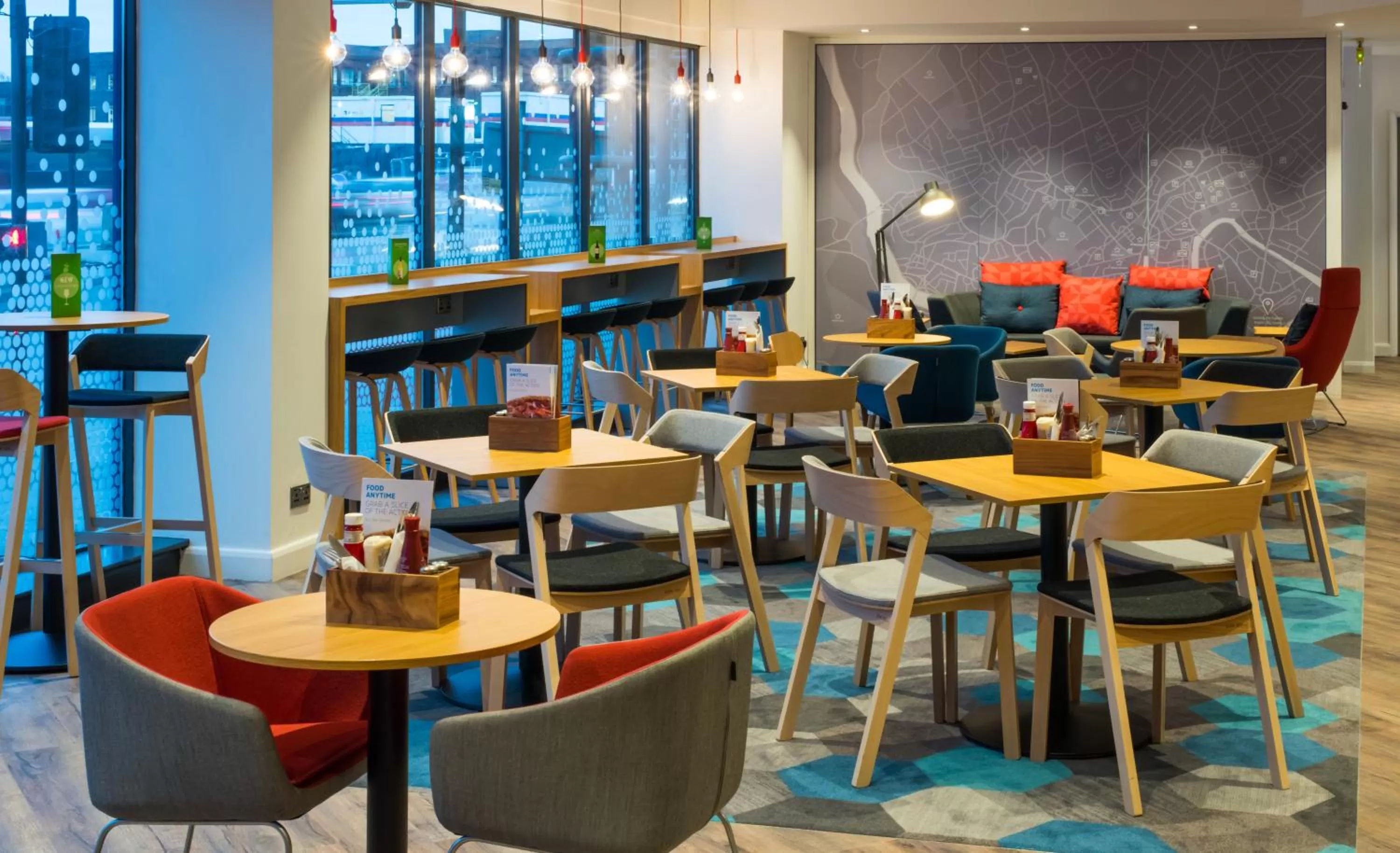Restaurant/places to eat in Holiday Inn Express Bristol City Centre by IHG