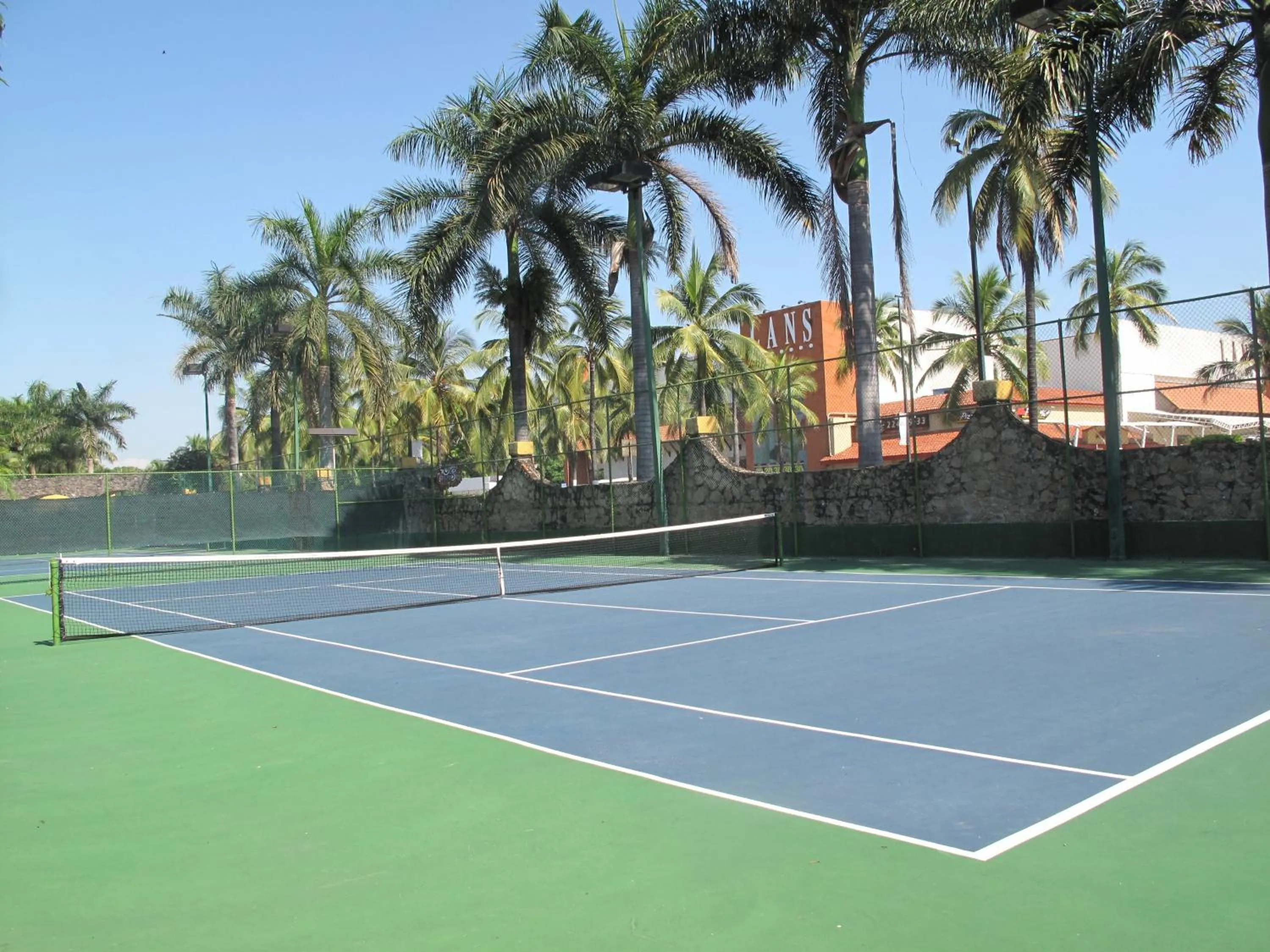 Tennis court in Villas del Sol en Los Tules