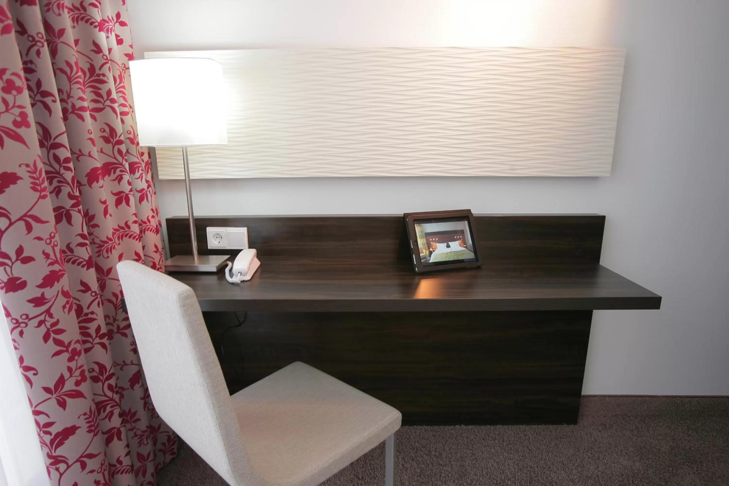 Coffee/tea facilities in Hotel Demas City