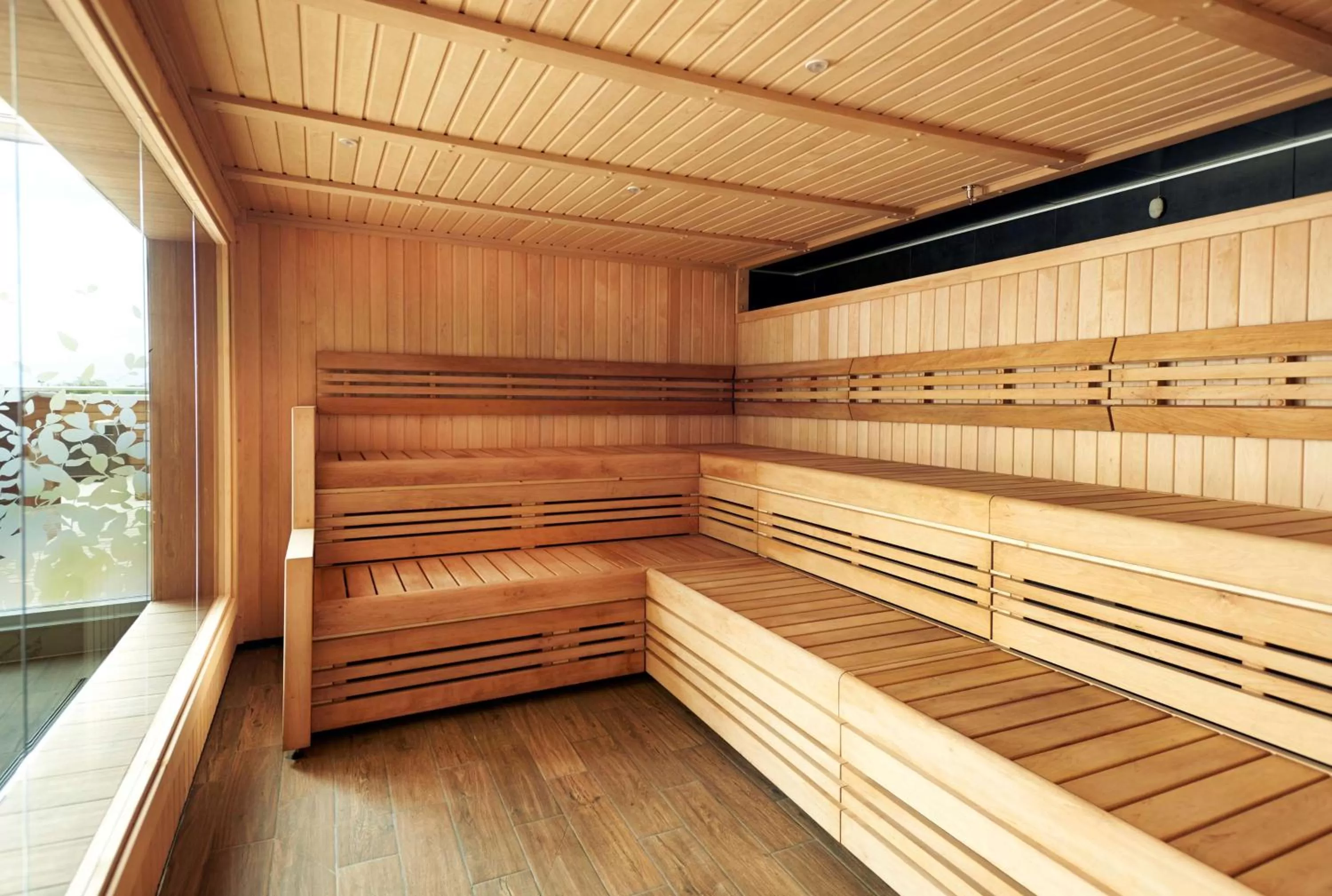 Spa and wellness centre/facilities in Hilton Southampton - Utilita Bowl