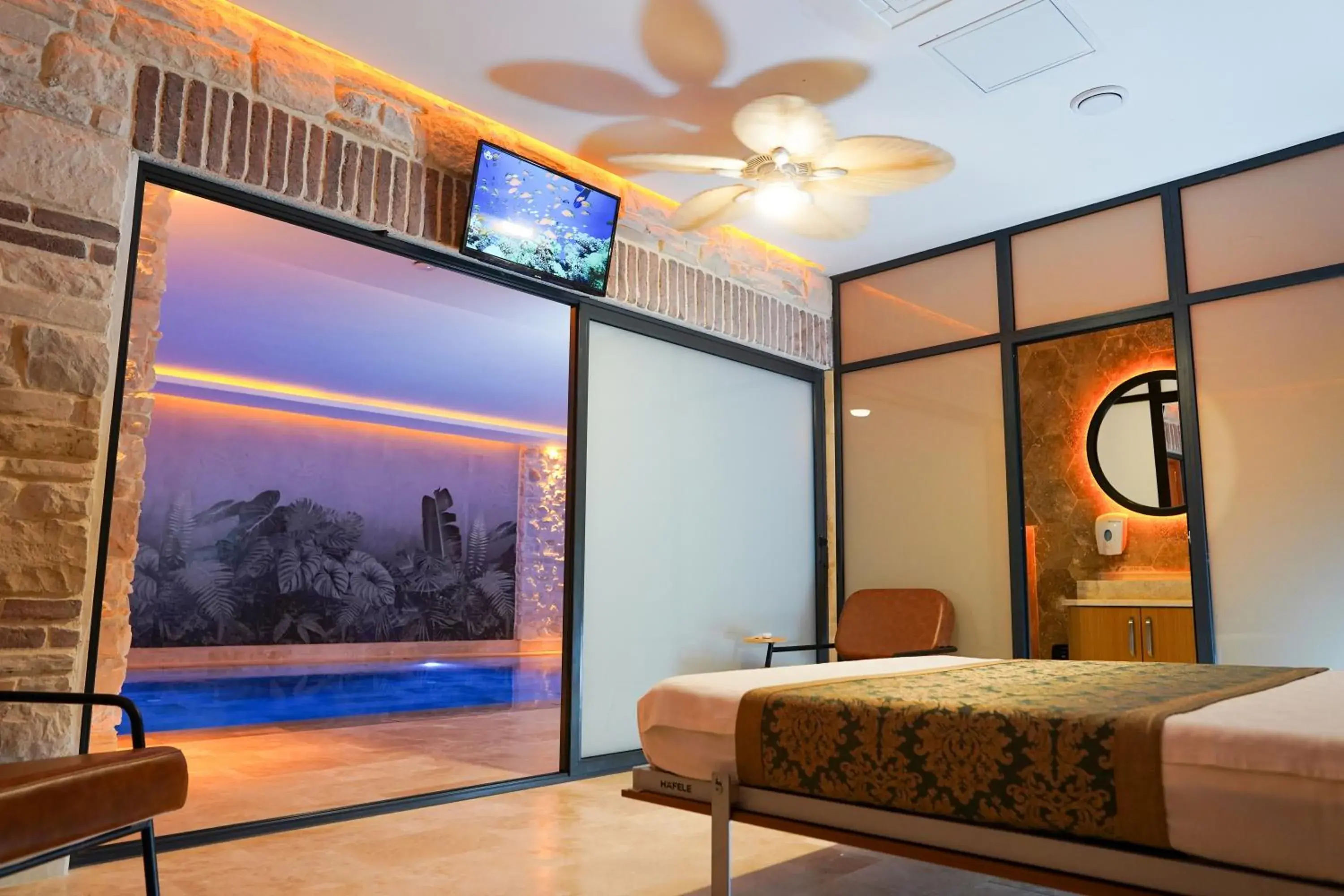 Suite with Pool View in Emirtimes Hotel&Spa - Tuzla Suite with Pool View in Emirtimes Hotel&Spa - Tuzla