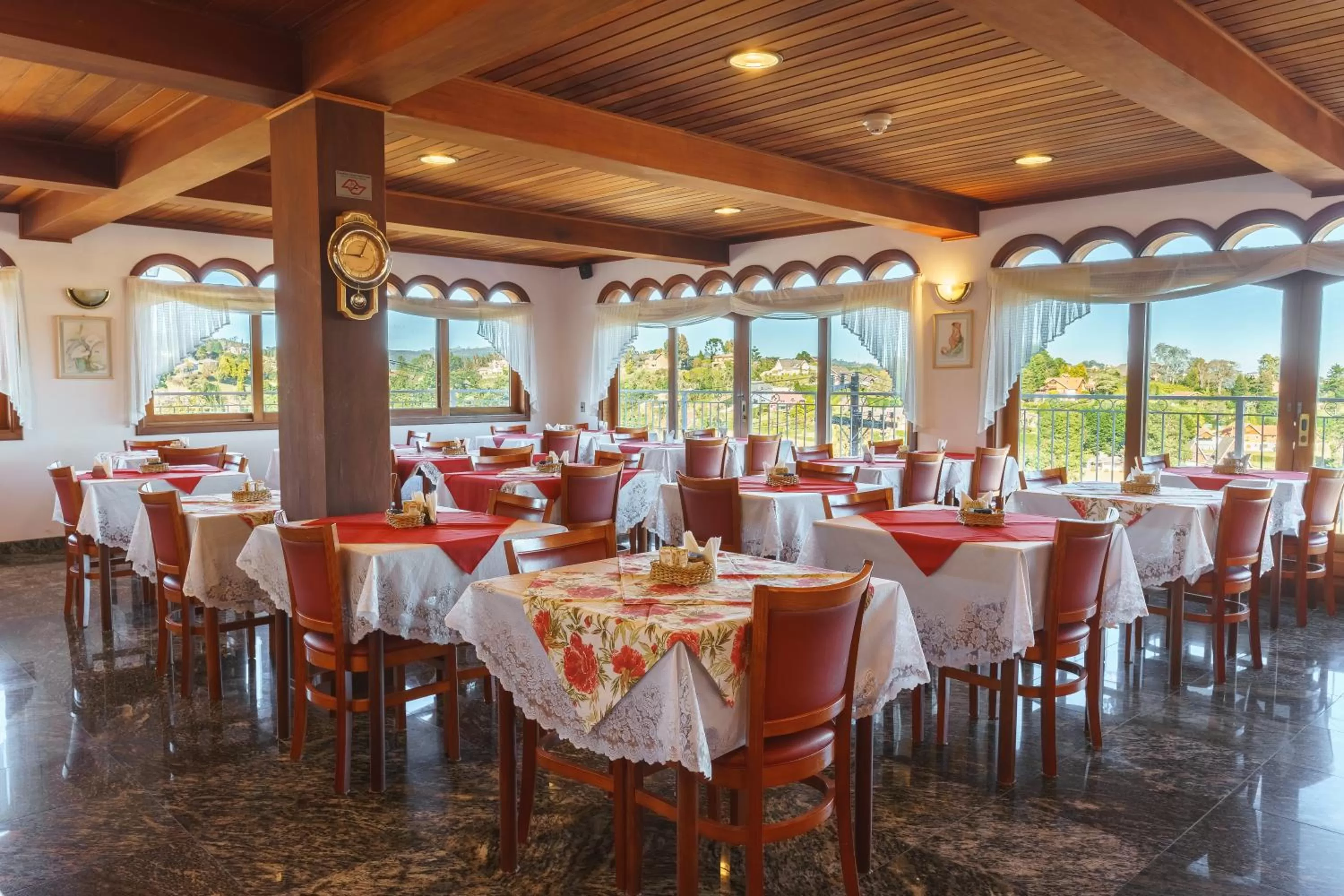 Buffet breakfast in Pousada Recanto Almeida