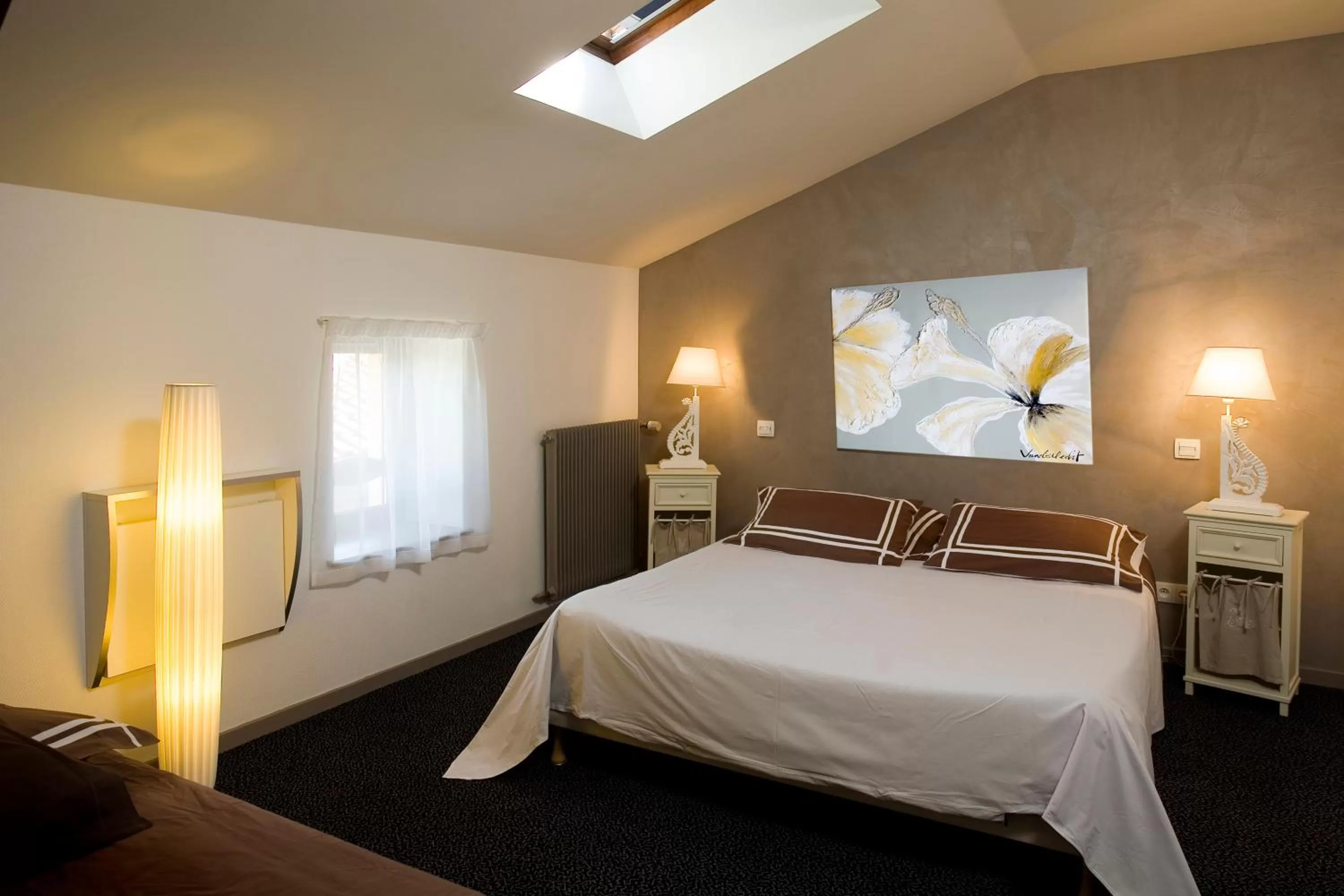 Triple Room in Logis Hôtel Tante Yvonne & son restaurant semi-gastronomique - Lyon Nord