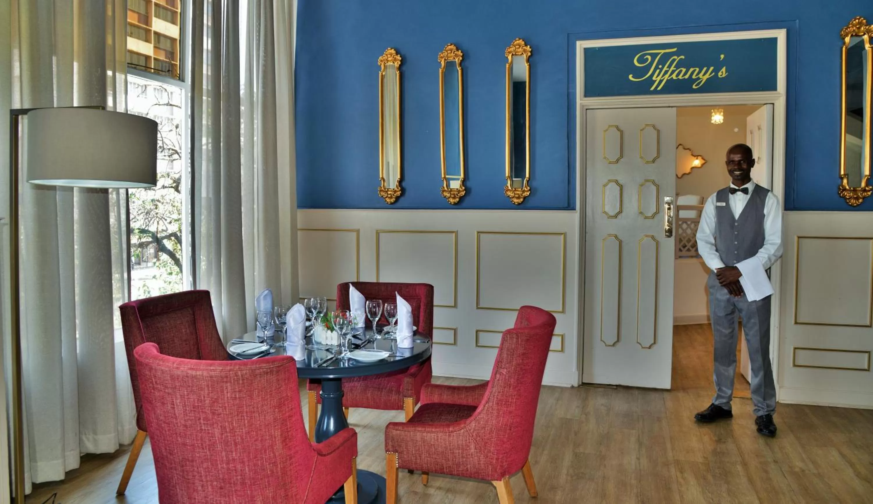 Restaurant/places to eat in Cresta Jameson Hotel