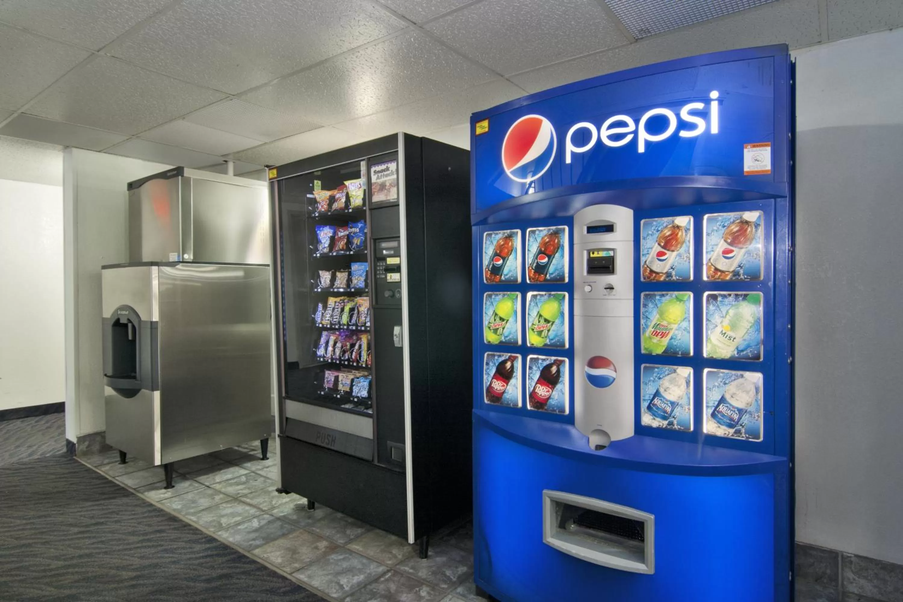 Food and drinks in Motel 6-Lakeville, MN - South - Lakeville