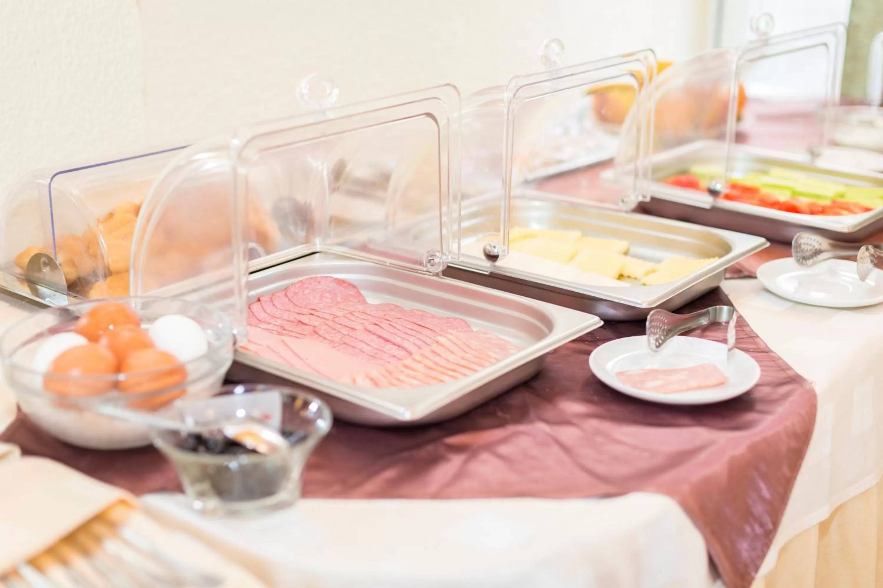 Restaurant/places to eat in Noviz Hotel