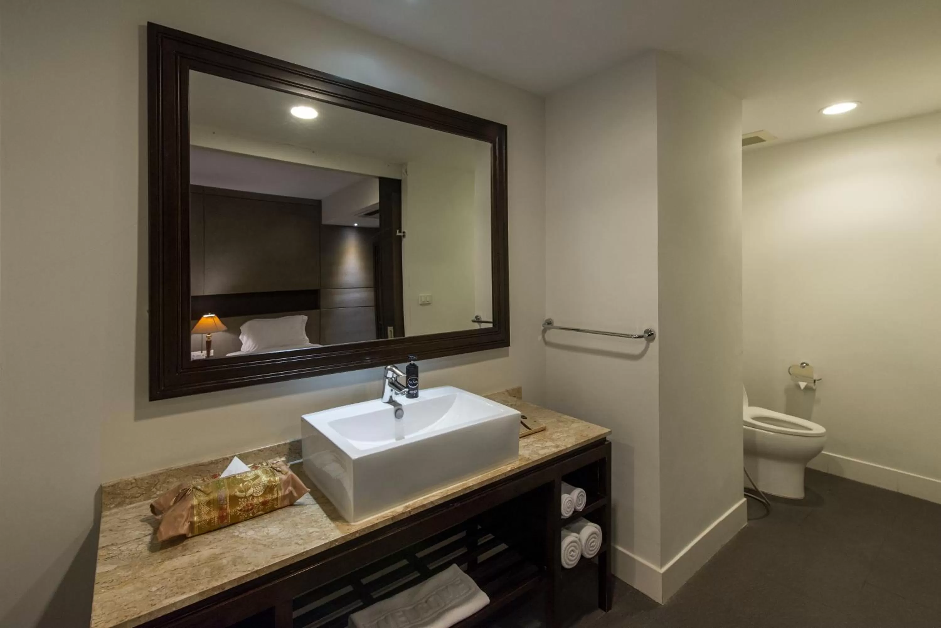 Bathroom in Nanda Heritage Hotel