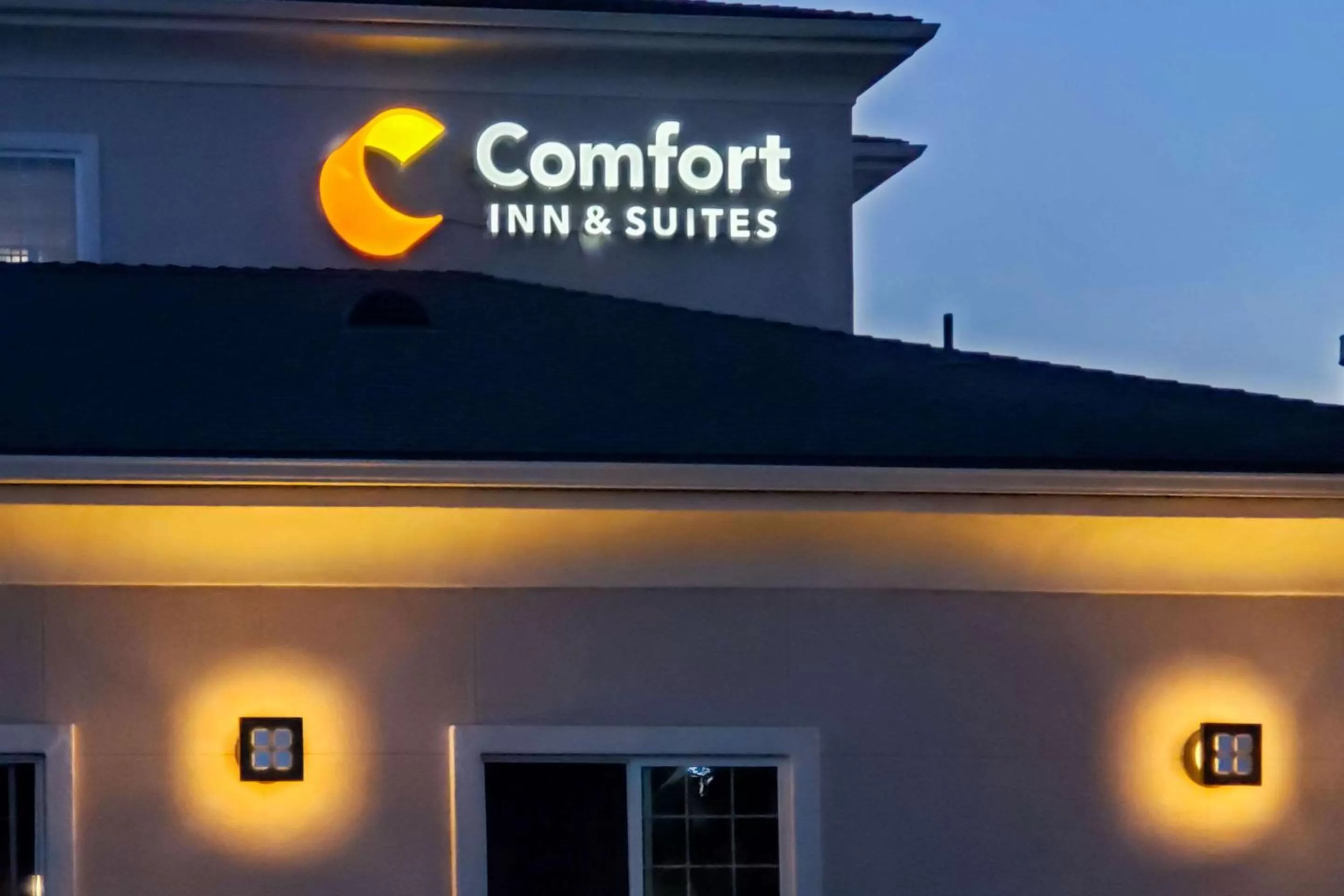 Property building in Comfort Inn & Suites Galt - Lodi North