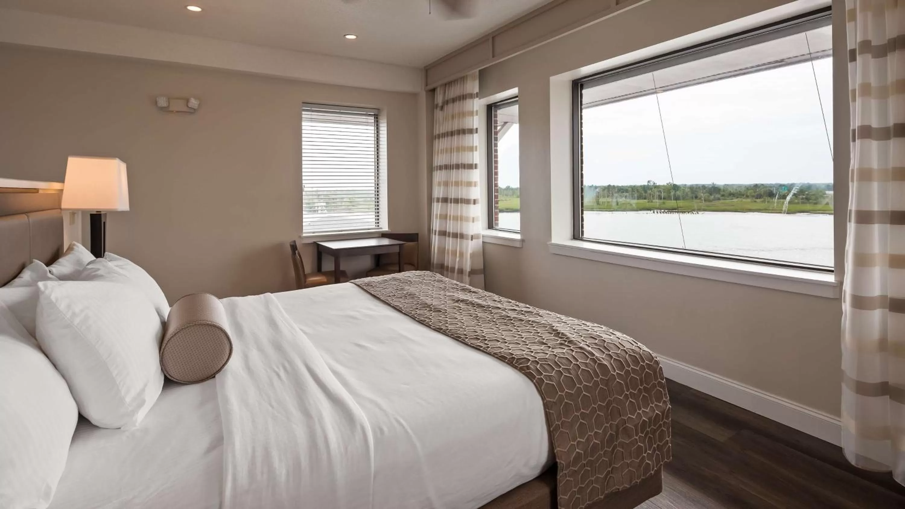 King Suite with Sofa Bed and River View - Non-Smoking in Best Western Plus Coastline Inn