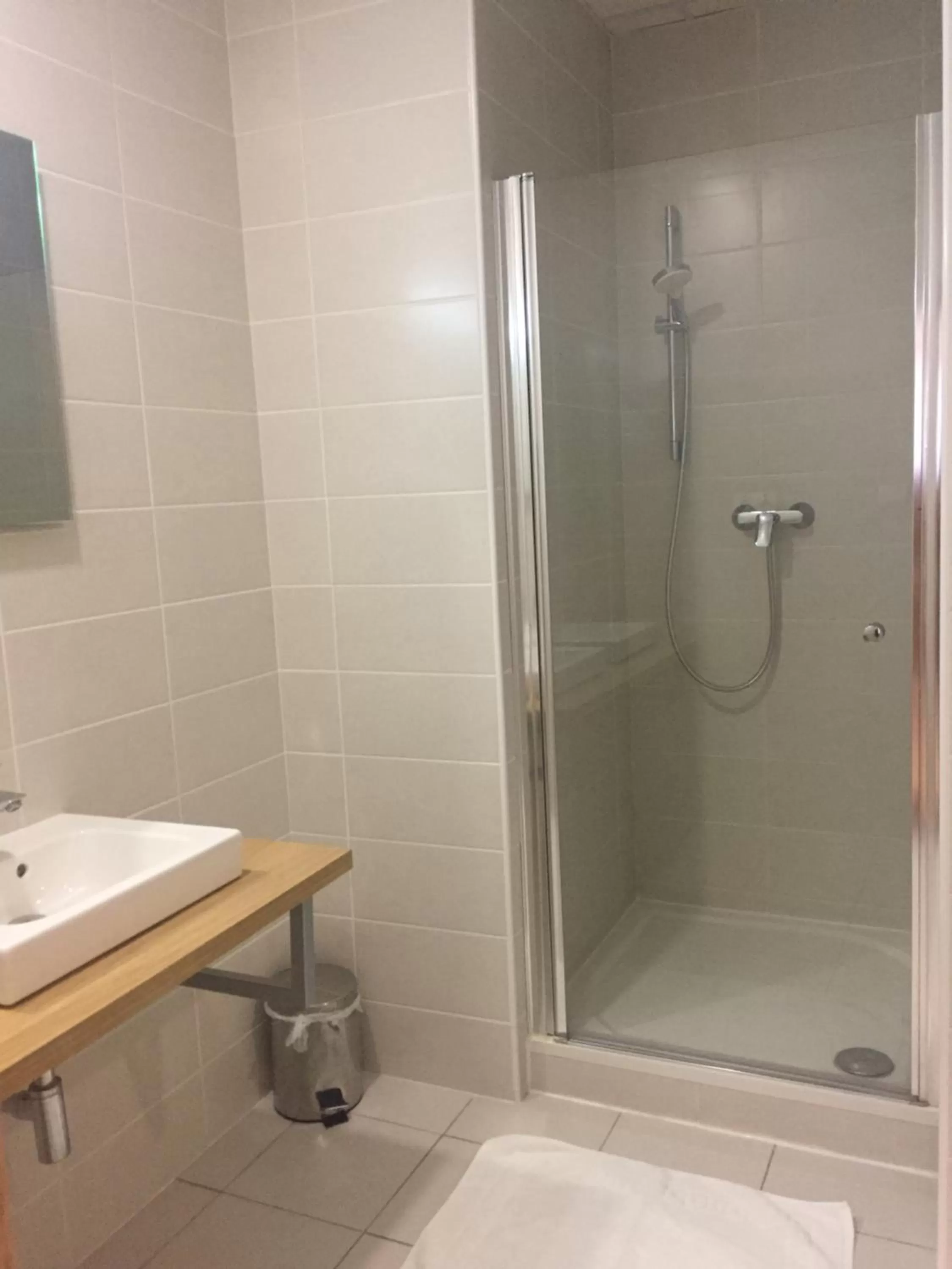 Shower in Hotel Bothe