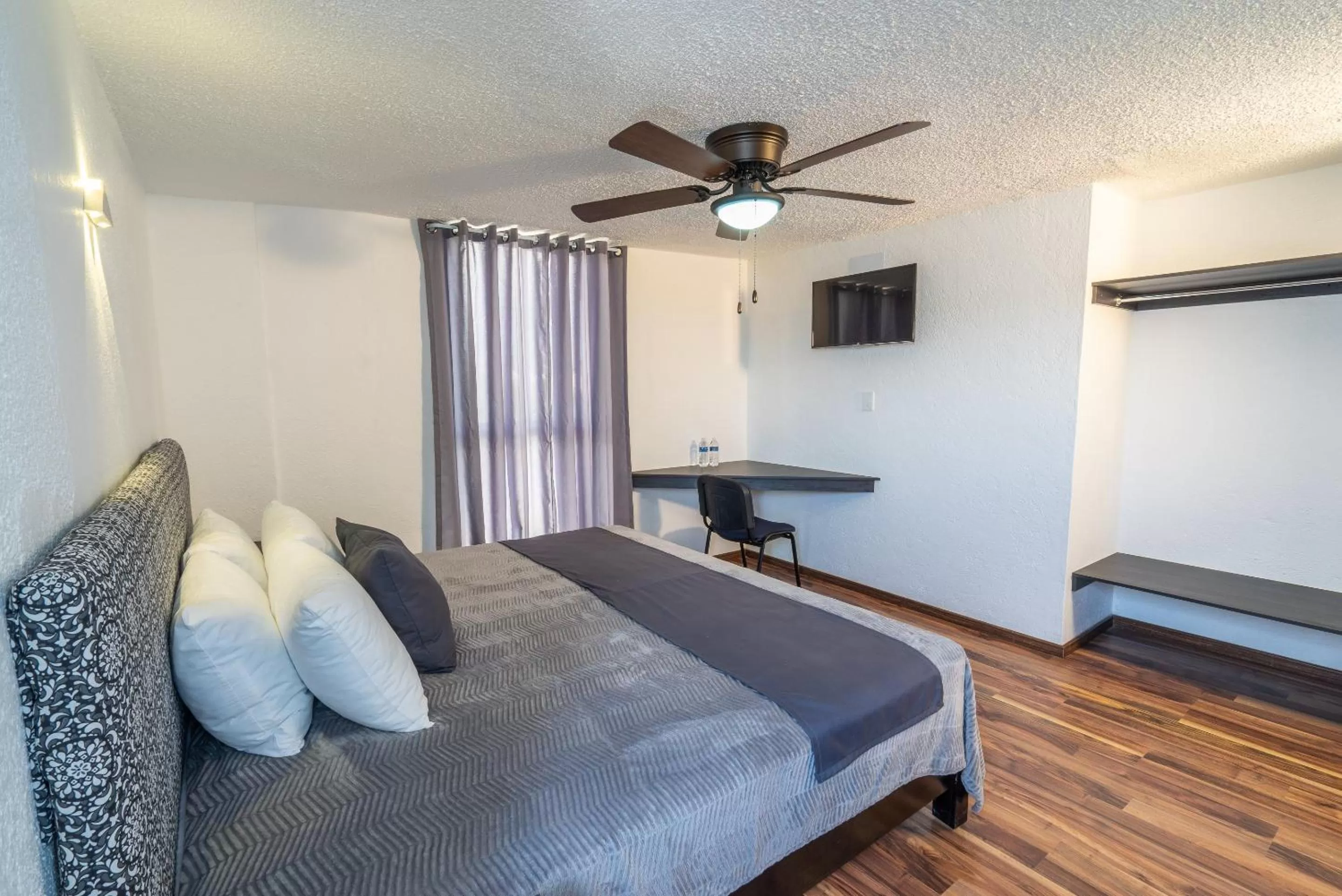 Photo of the whole room, Bed in Hotel delf-inn